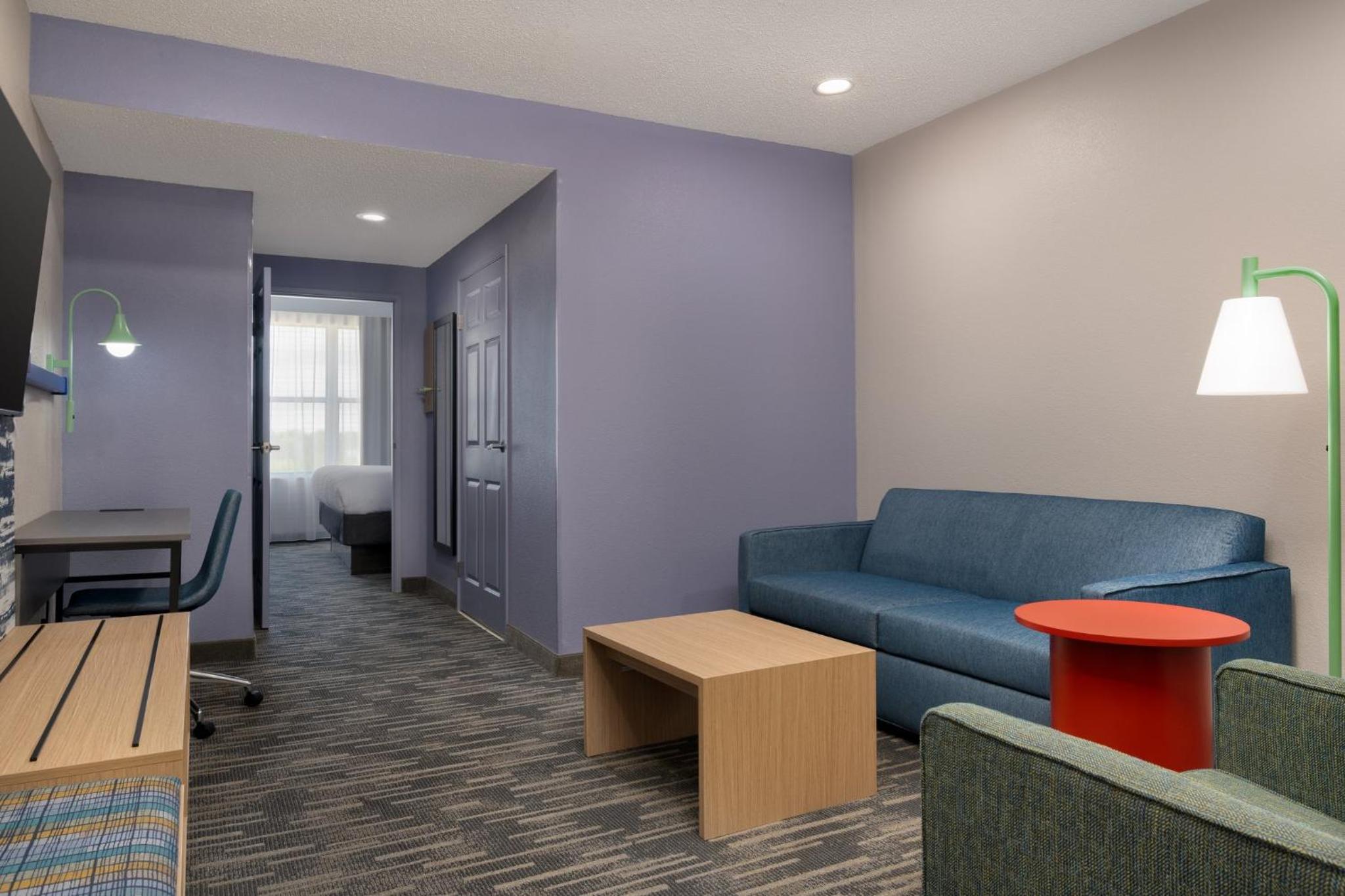 One-Bedroom King Suite - Photo 4