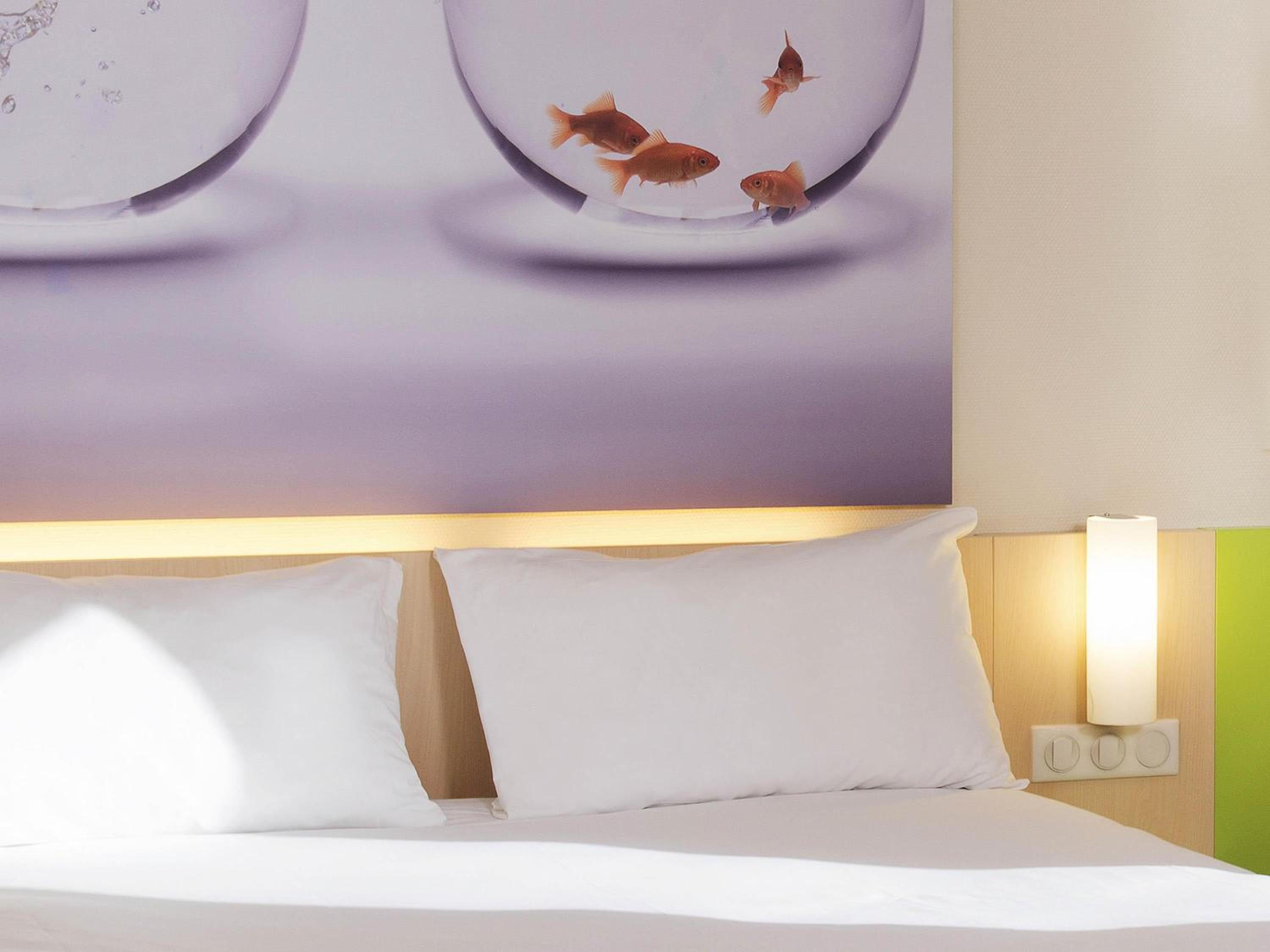 Standard Room with One Double Bed and One Single Bed - Photo 2