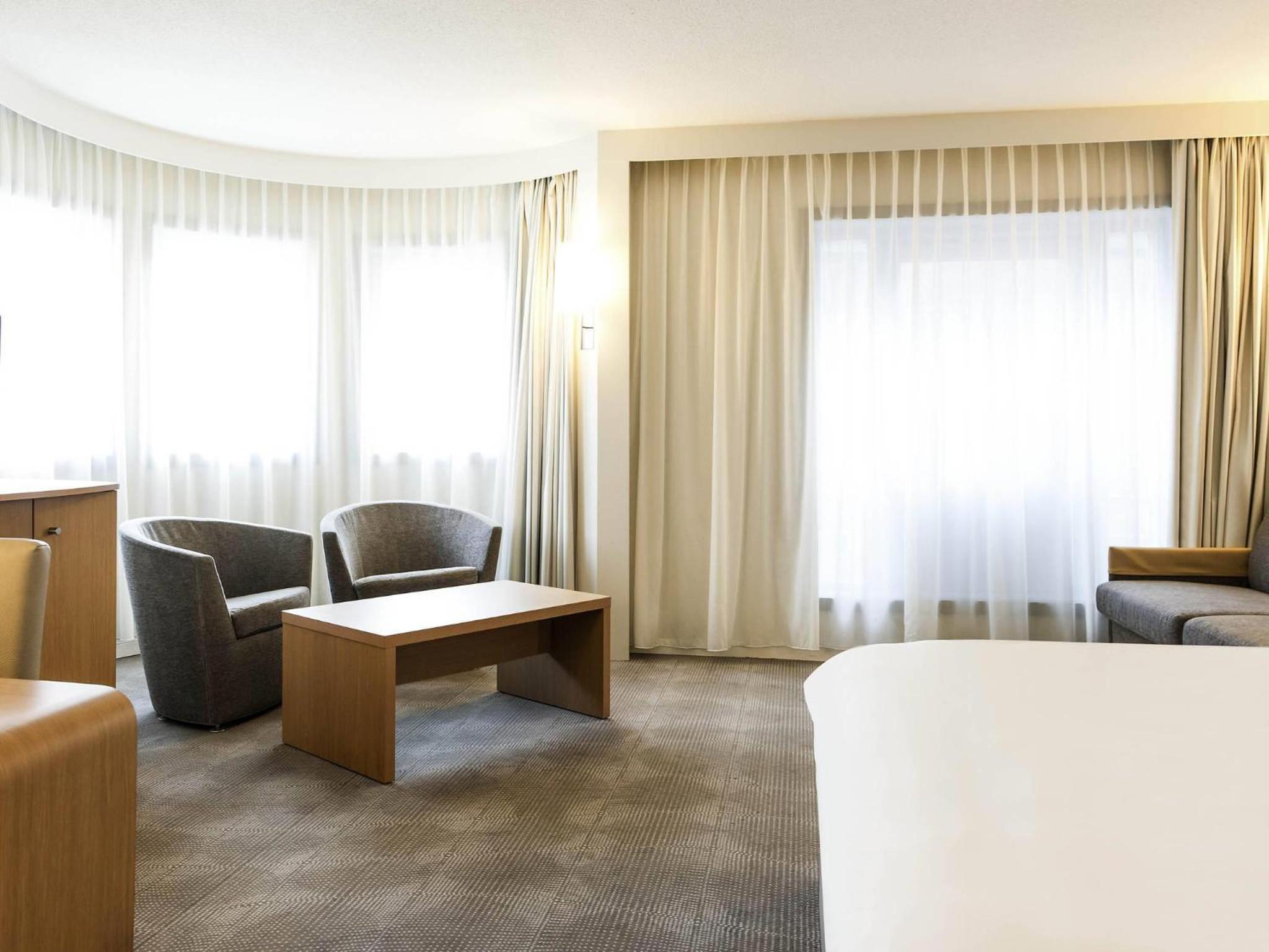 Junior Suite with One Queen Bed and Sofa