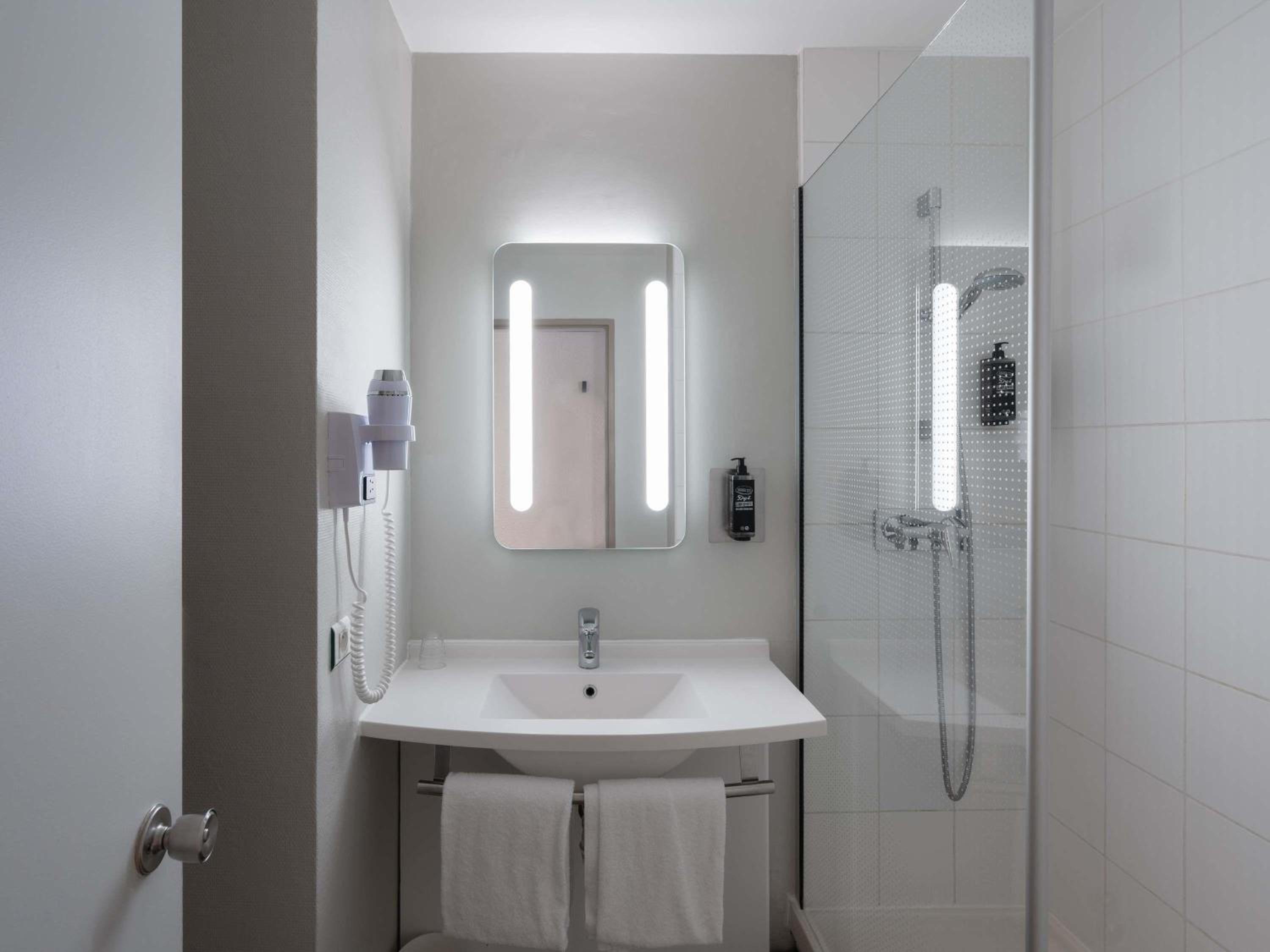 Comfort Room - Photo 6