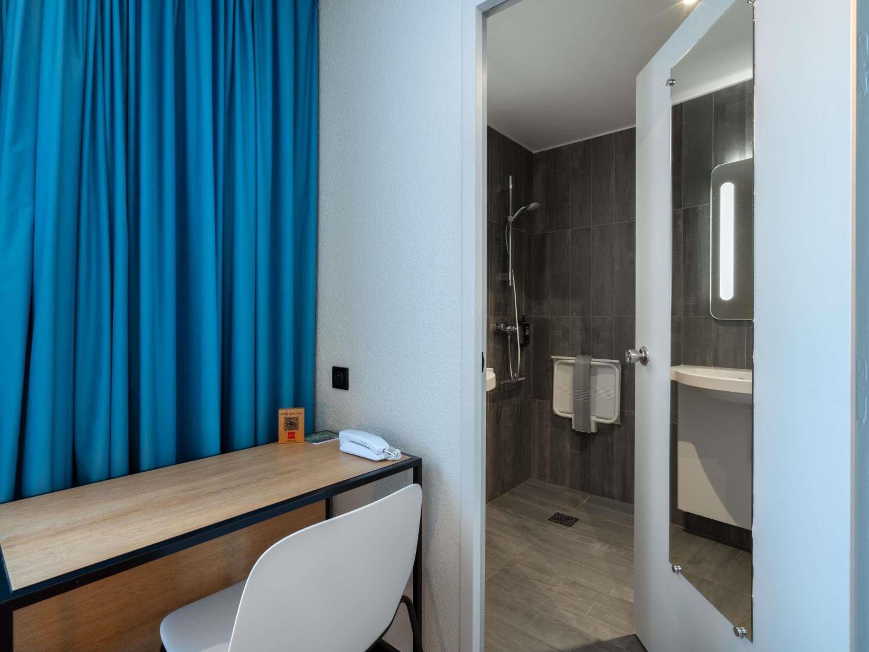 Classic Double Room - Mobility Accessible - Photo 2