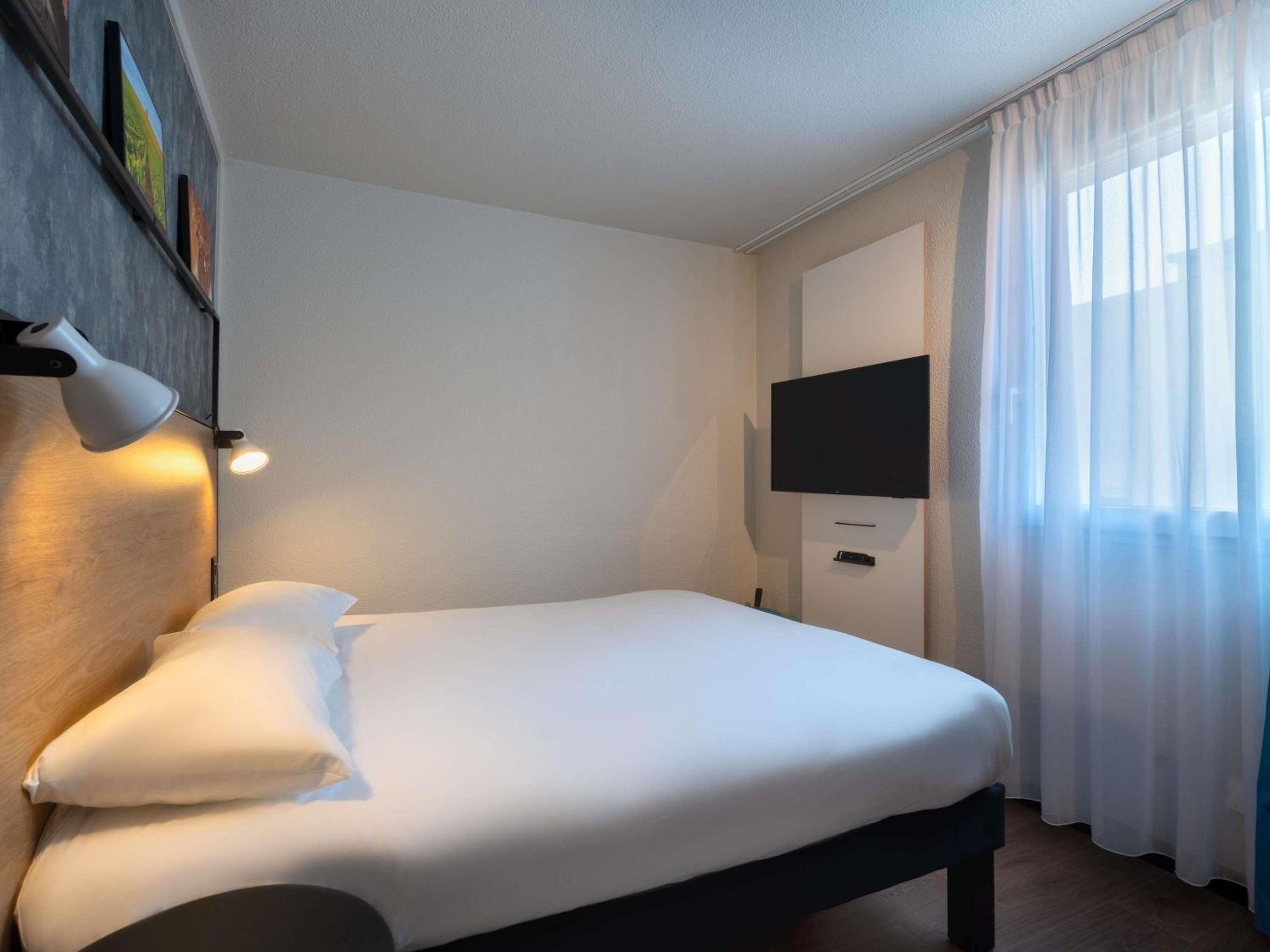 Classic Double Room - Mobility Accessible - Photo 4