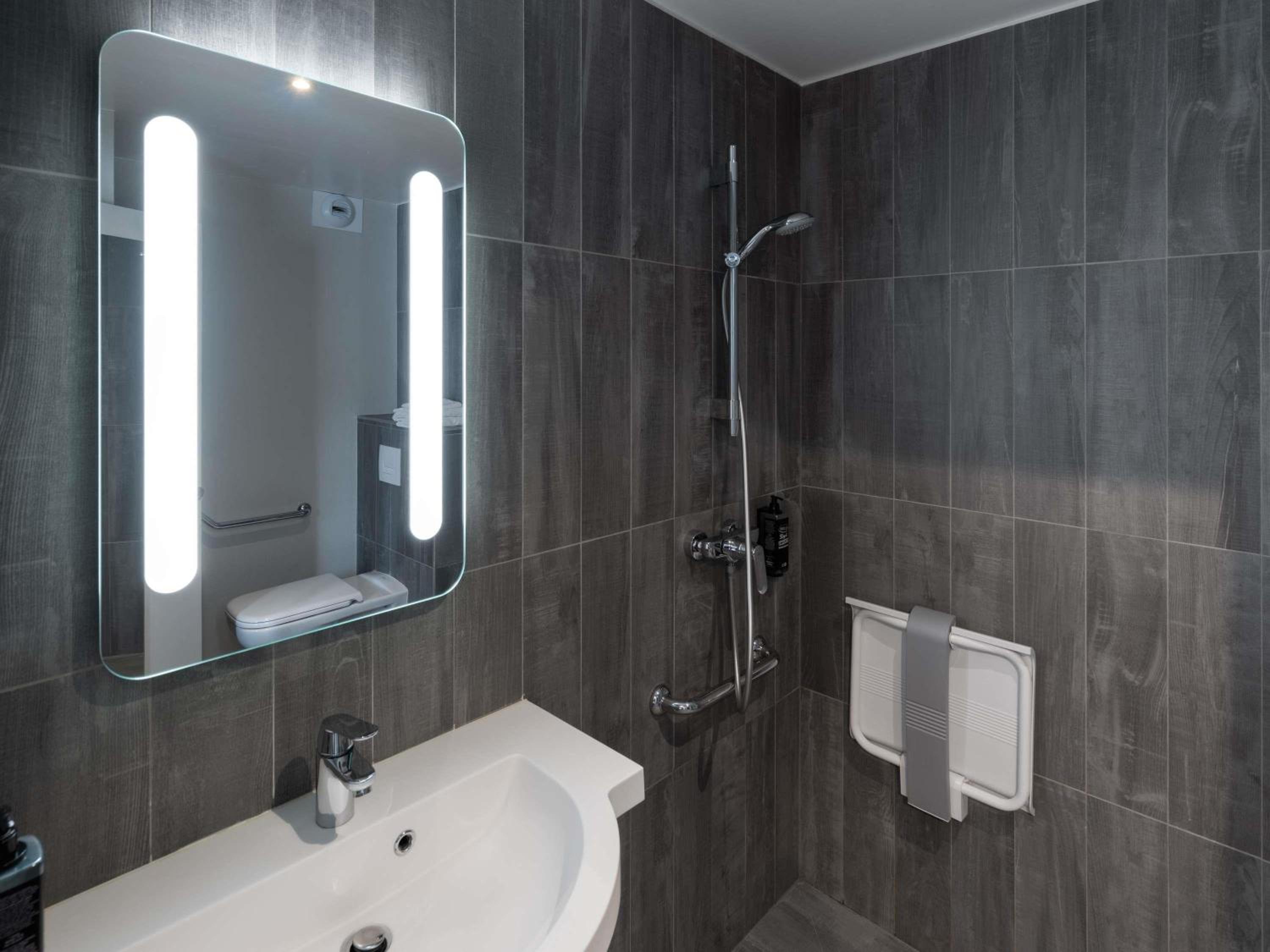 Classic Double Room - Mobility Accessible - Photo 5
