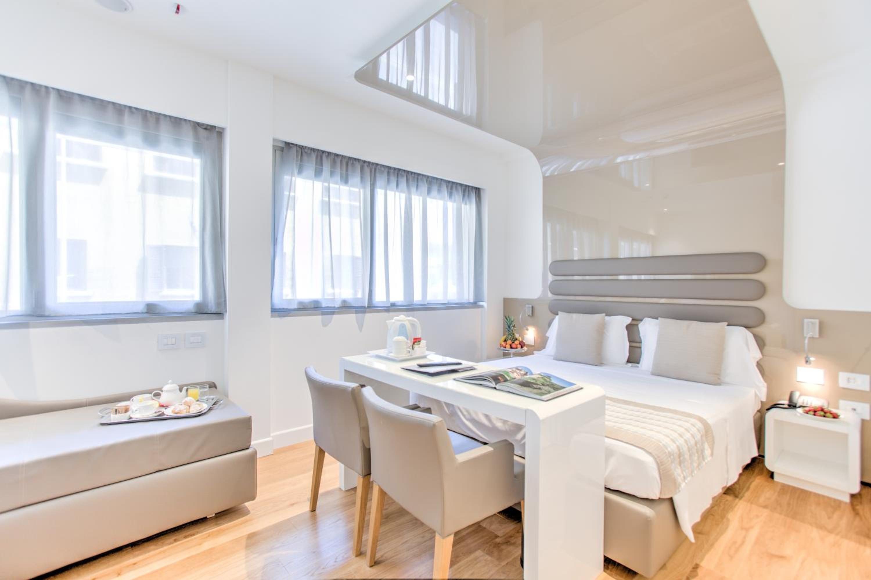 Double or Twin Room thumbnail 5