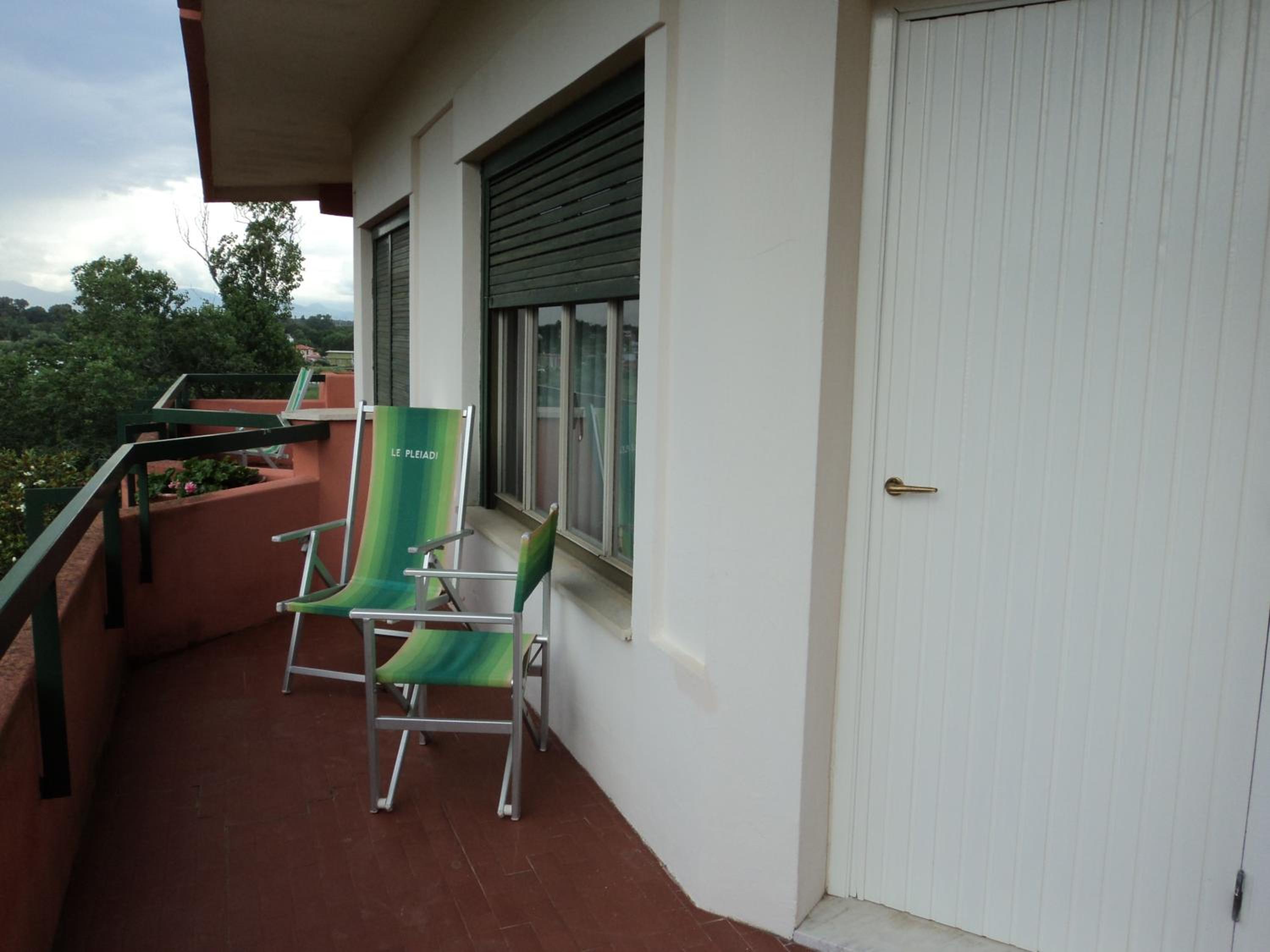 Triple Room with Balcony - Photo 11
