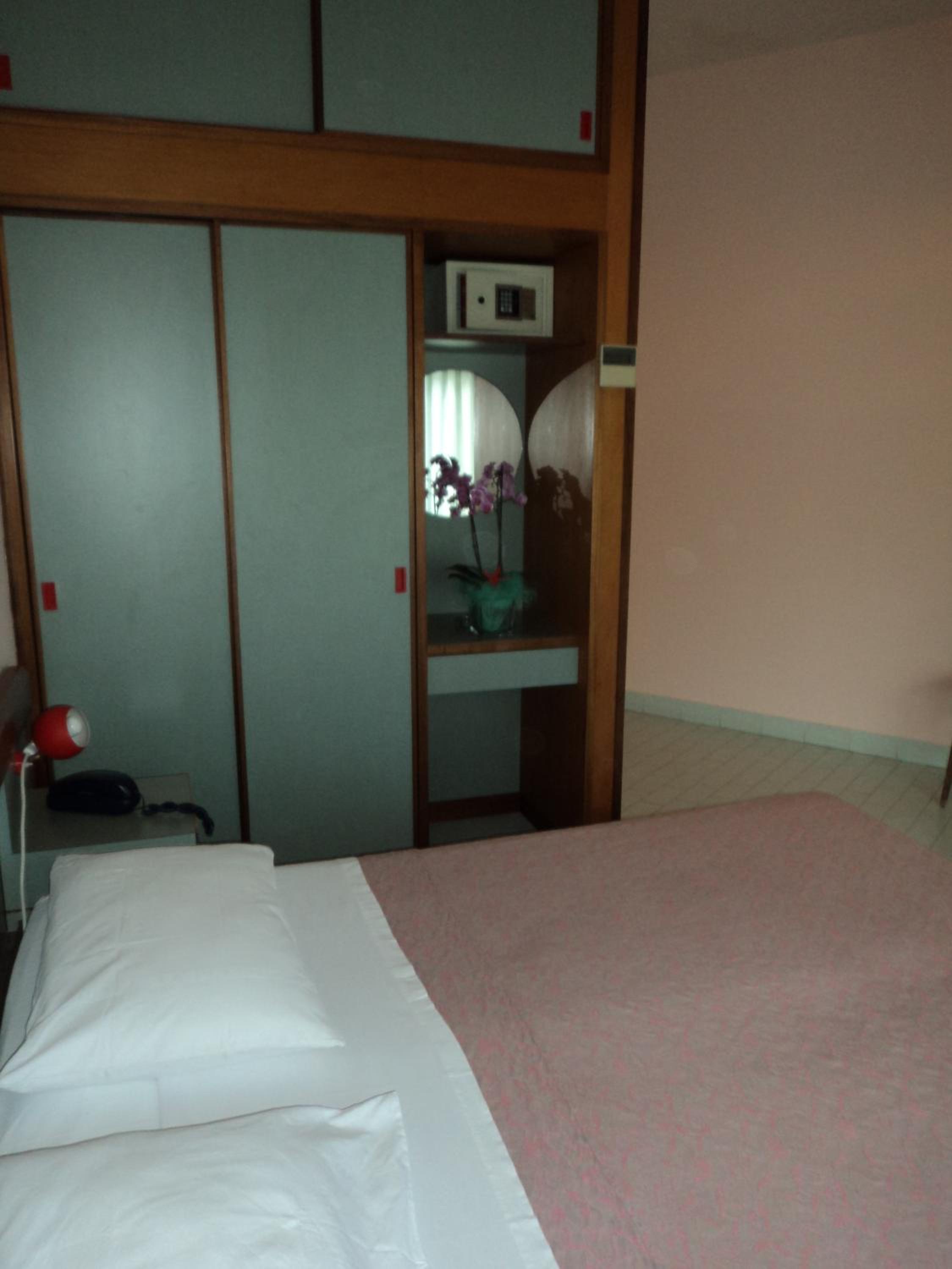 Triple Room with Balcony - Photo 10