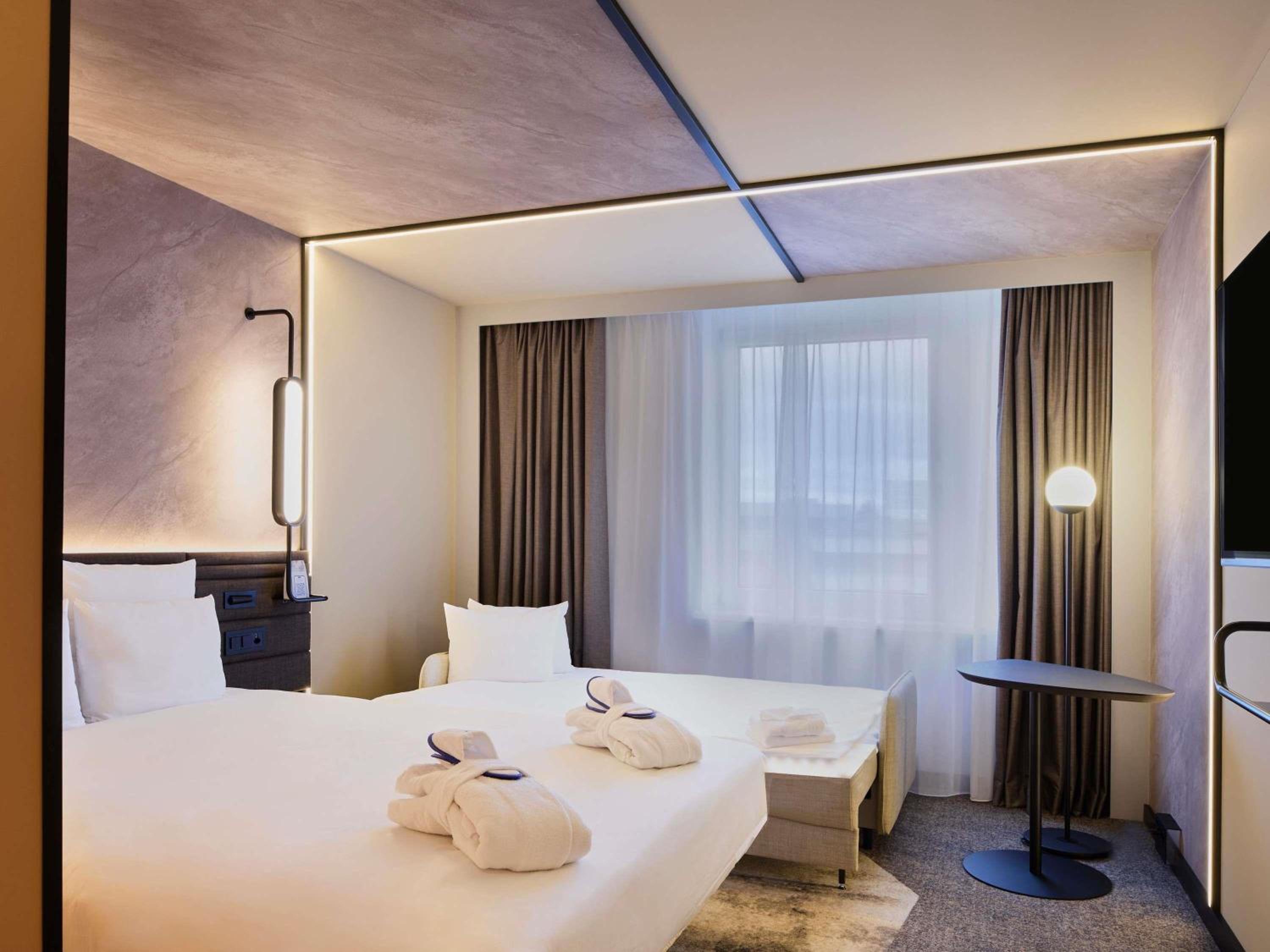 Executive Room with Double Bed and Sofa - Photo 7