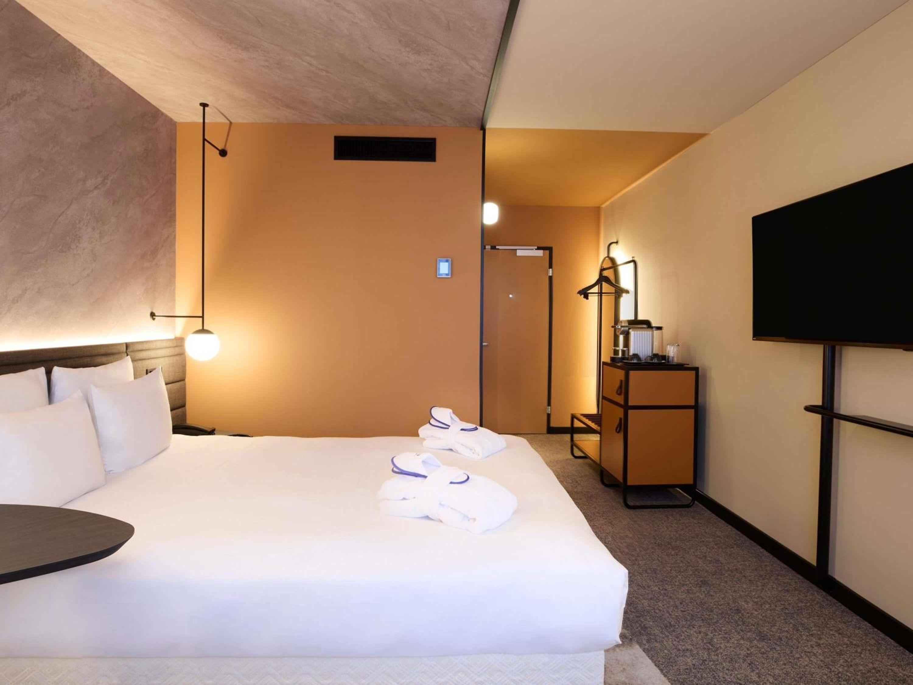 Executive Room with Double Bed and Sofa - Photo 3
