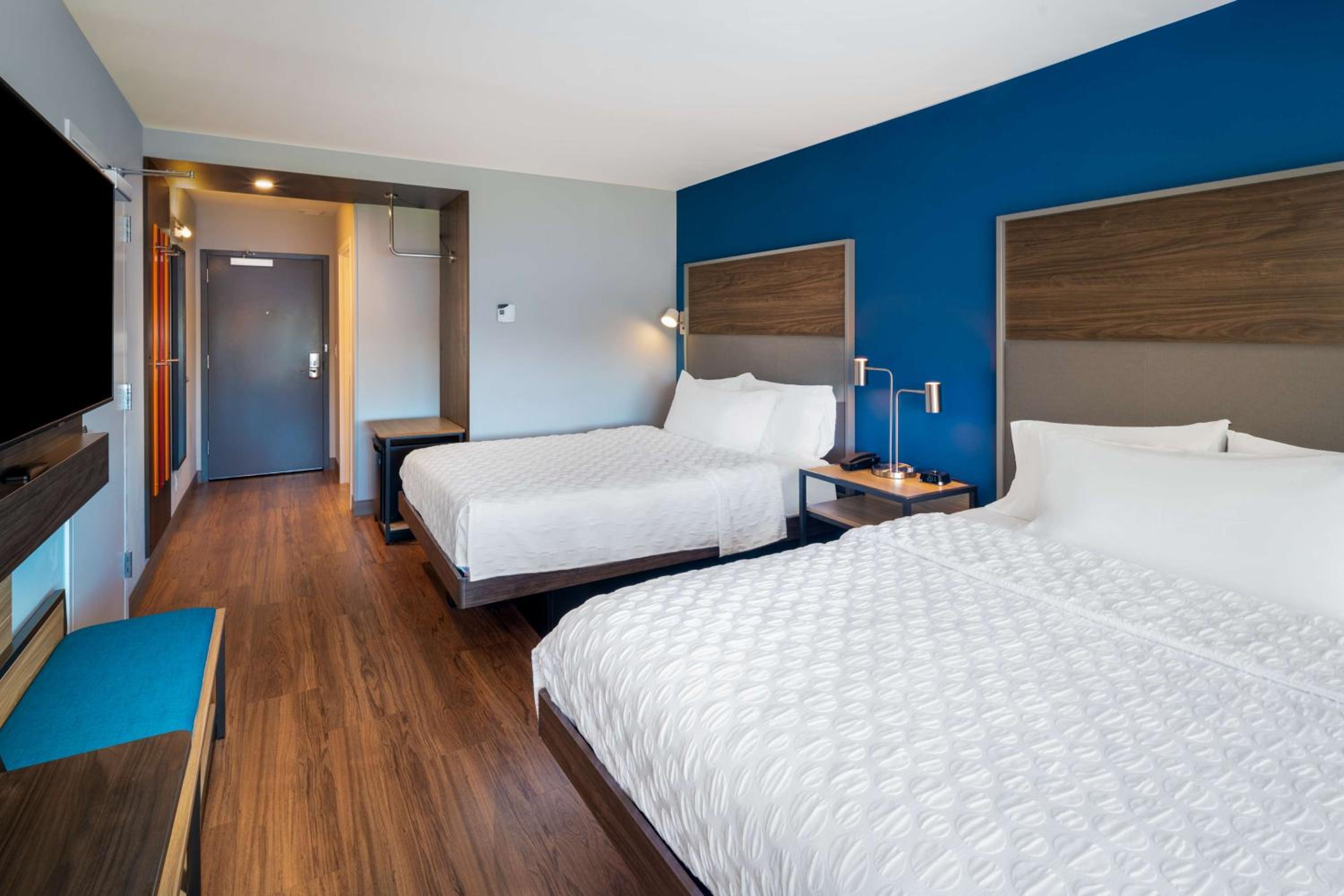 Queen Room with Two Queen Beds - Hearing Access - Photo 4