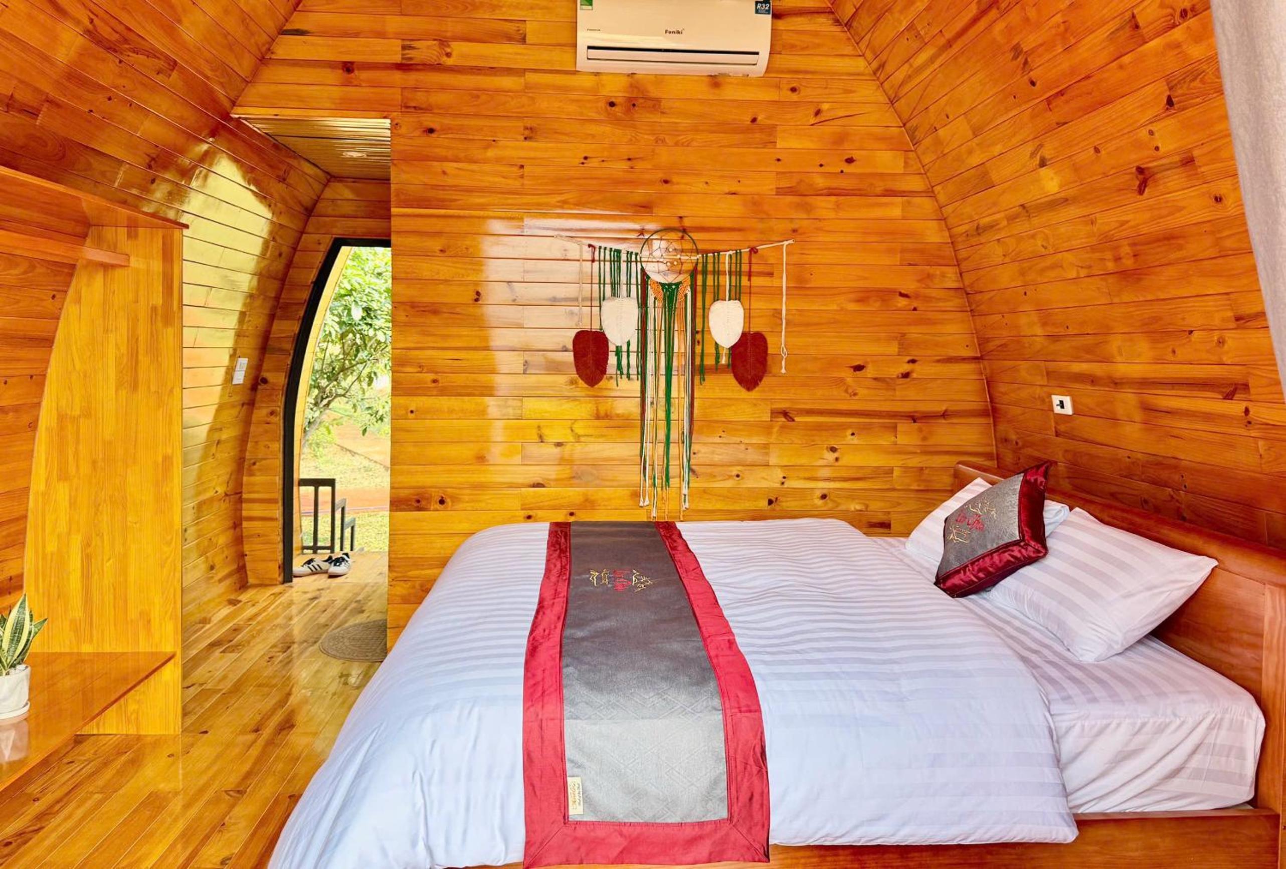 Deluxe Bungalow with Garden View photo 3
