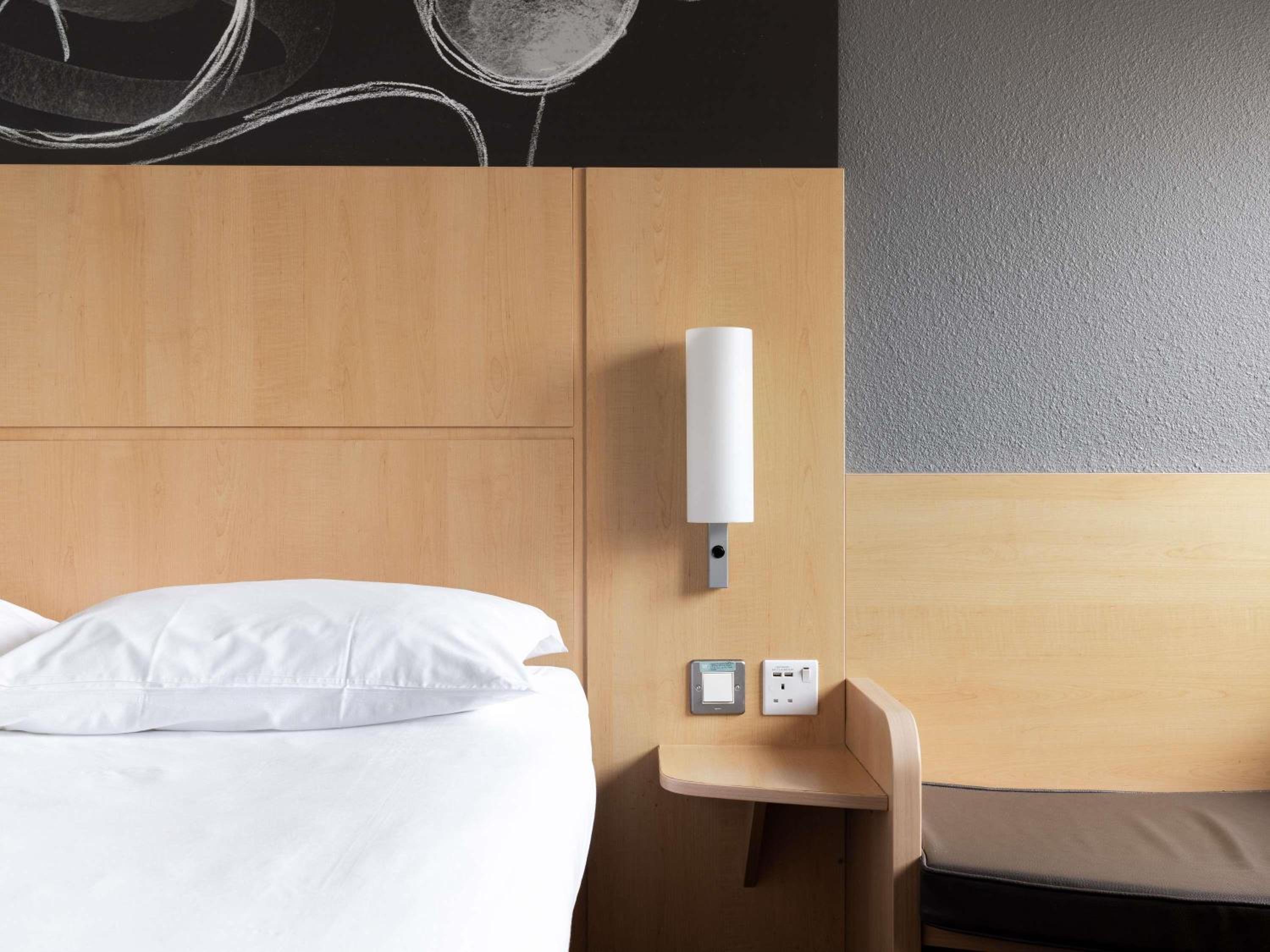 Standard Double Room with Harbor View - Photo 4