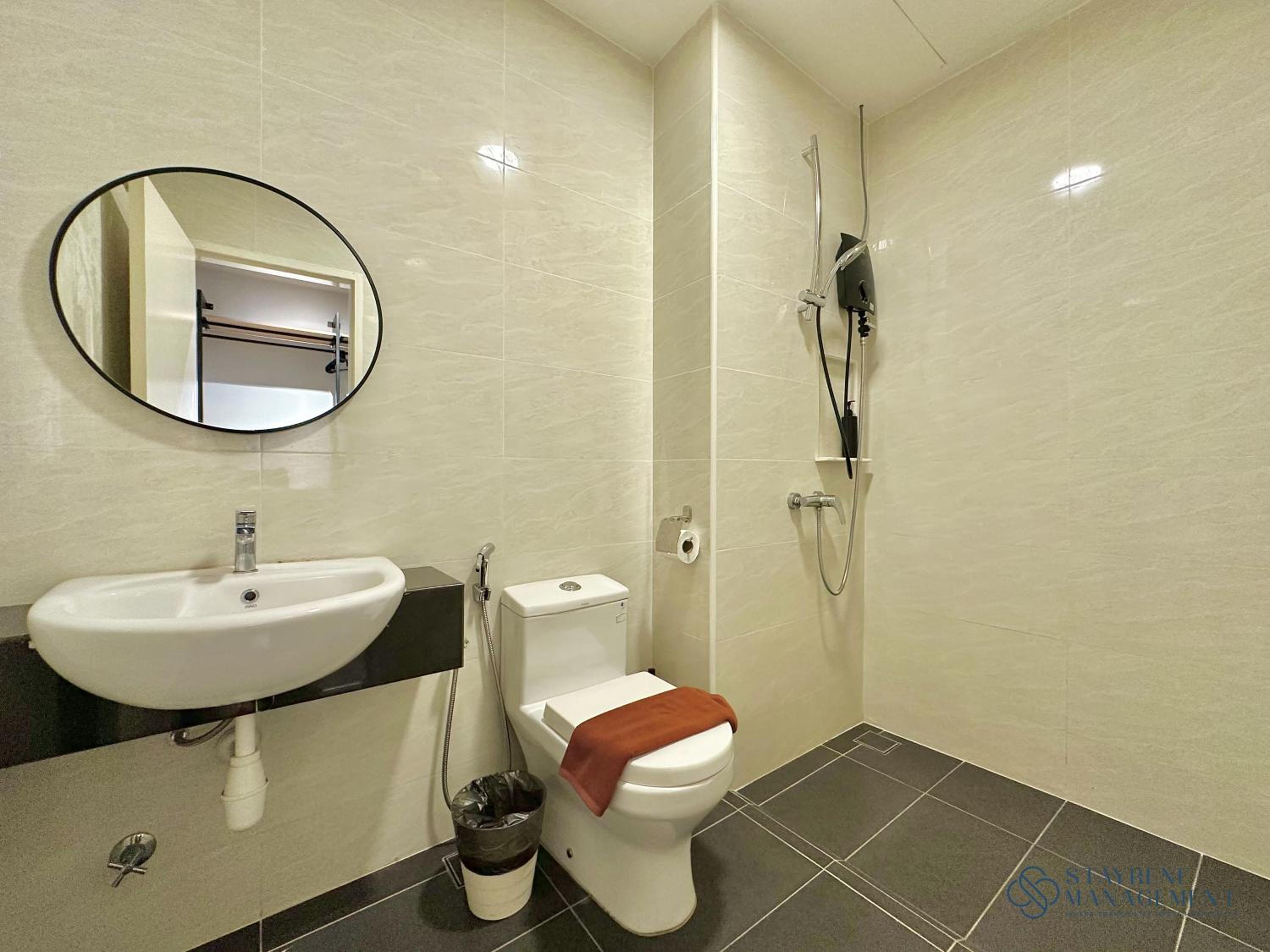 Three-Bedroom Deluxe Apartment photo 2
