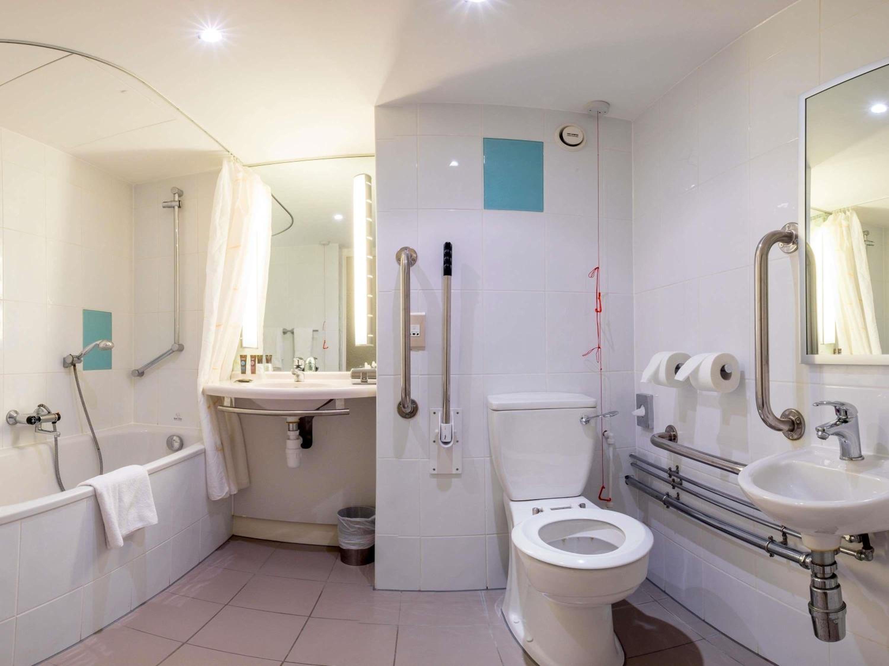 Superior Double Room - Mobility Accessible  - Photo 3