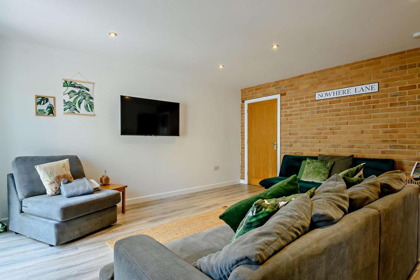 Two-Bedroom House photo 3
