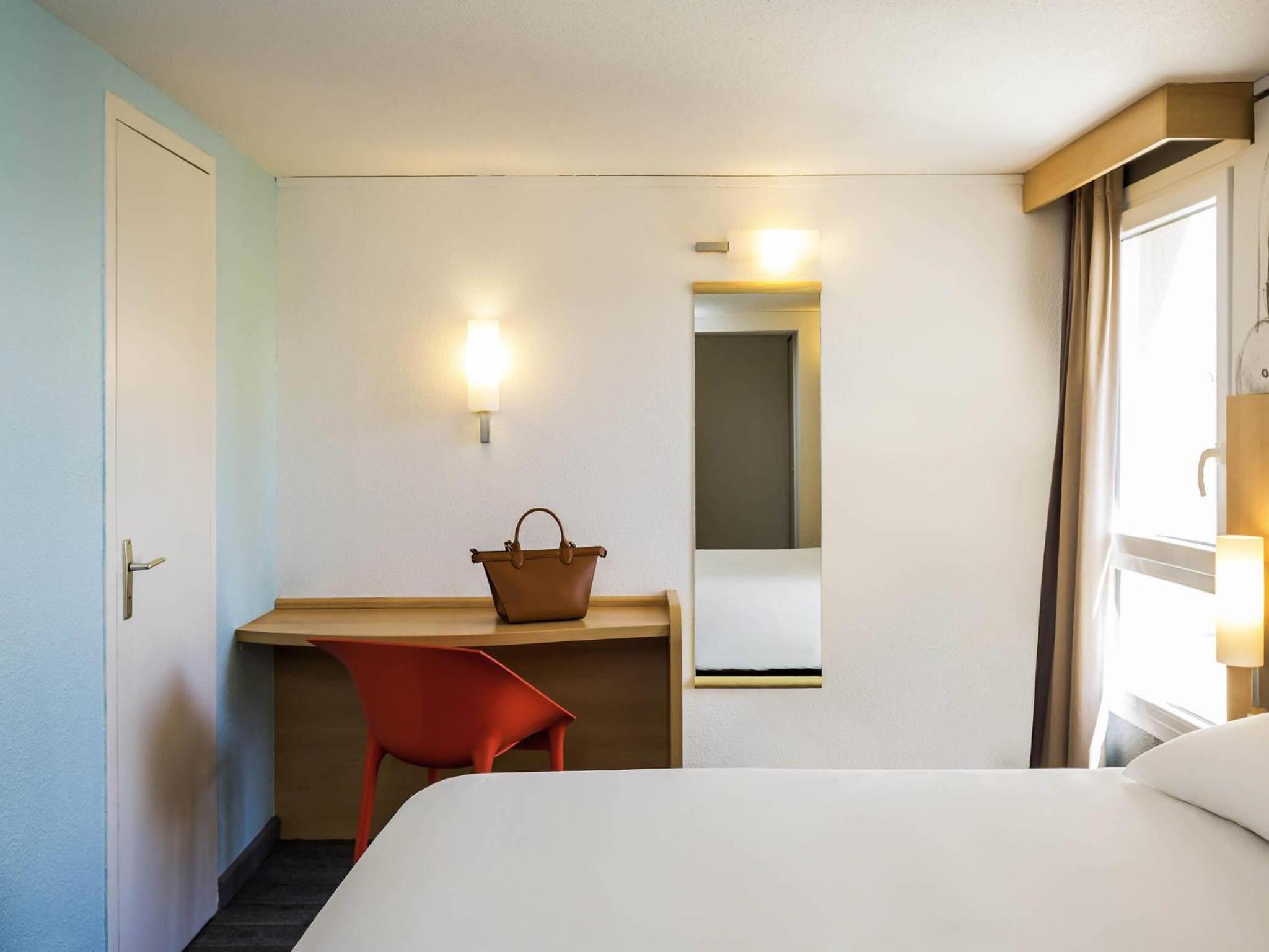 Standard Room with One Double Bed and One Single Bed - Photo 4