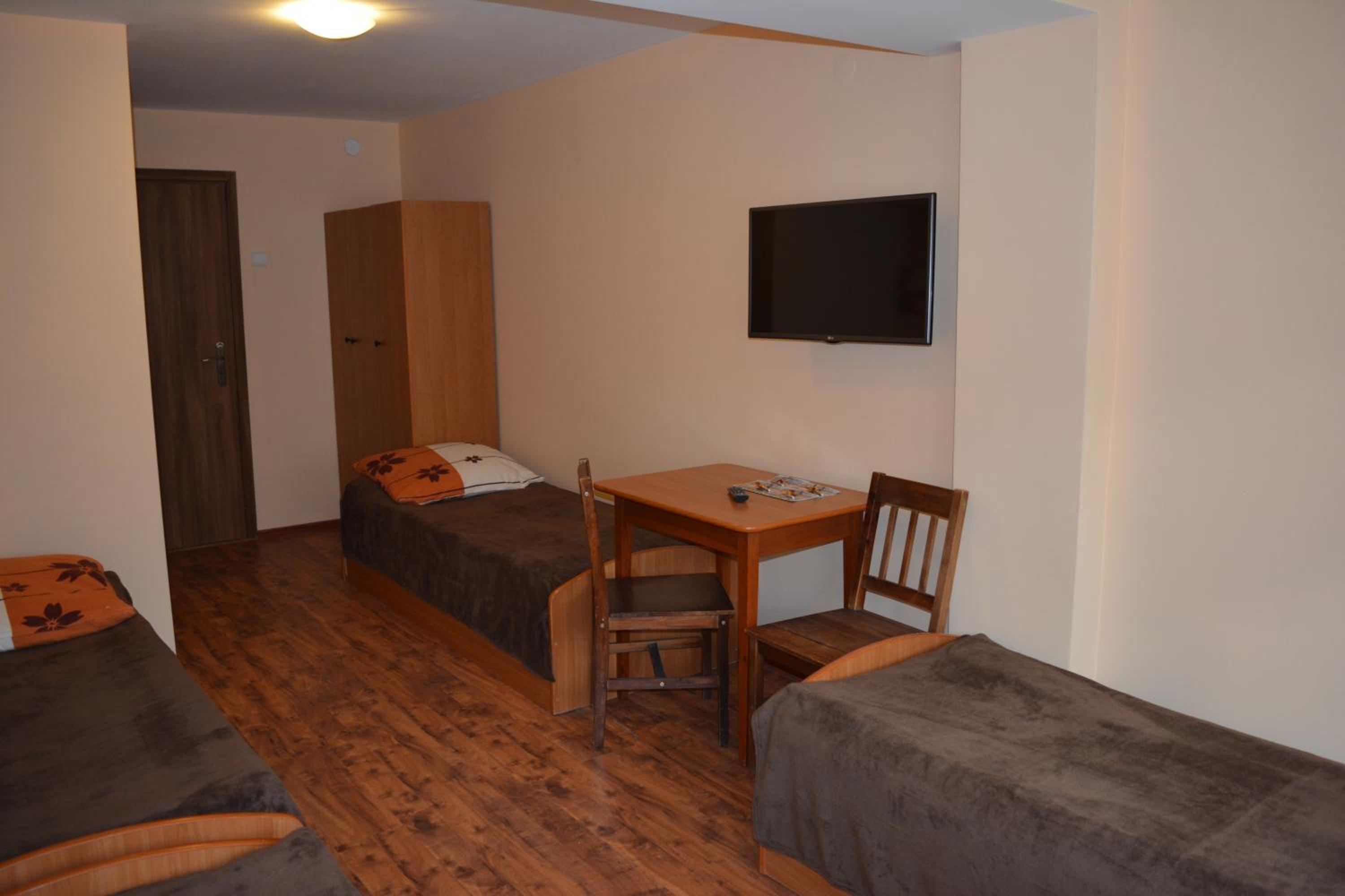 Quadruple Room with Private Bathroom photo 2