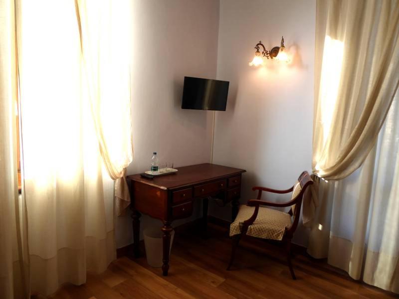 Deluxe Room with Private Bathroom photo 1