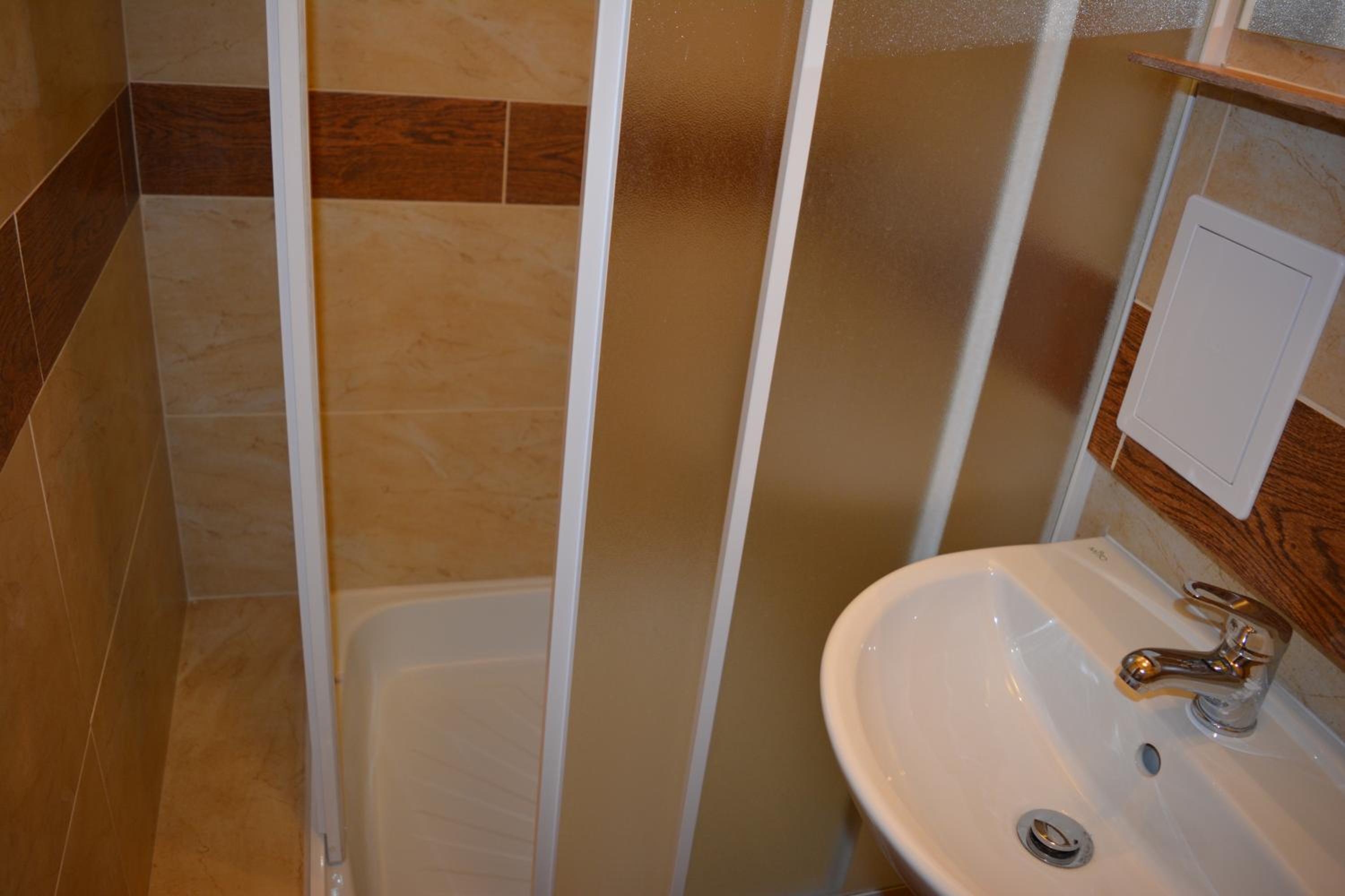 Quadruple Room with Private Bathroom photo 3