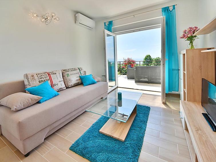 One-Bedroom Apartment with Terrace and Sea View photo 2