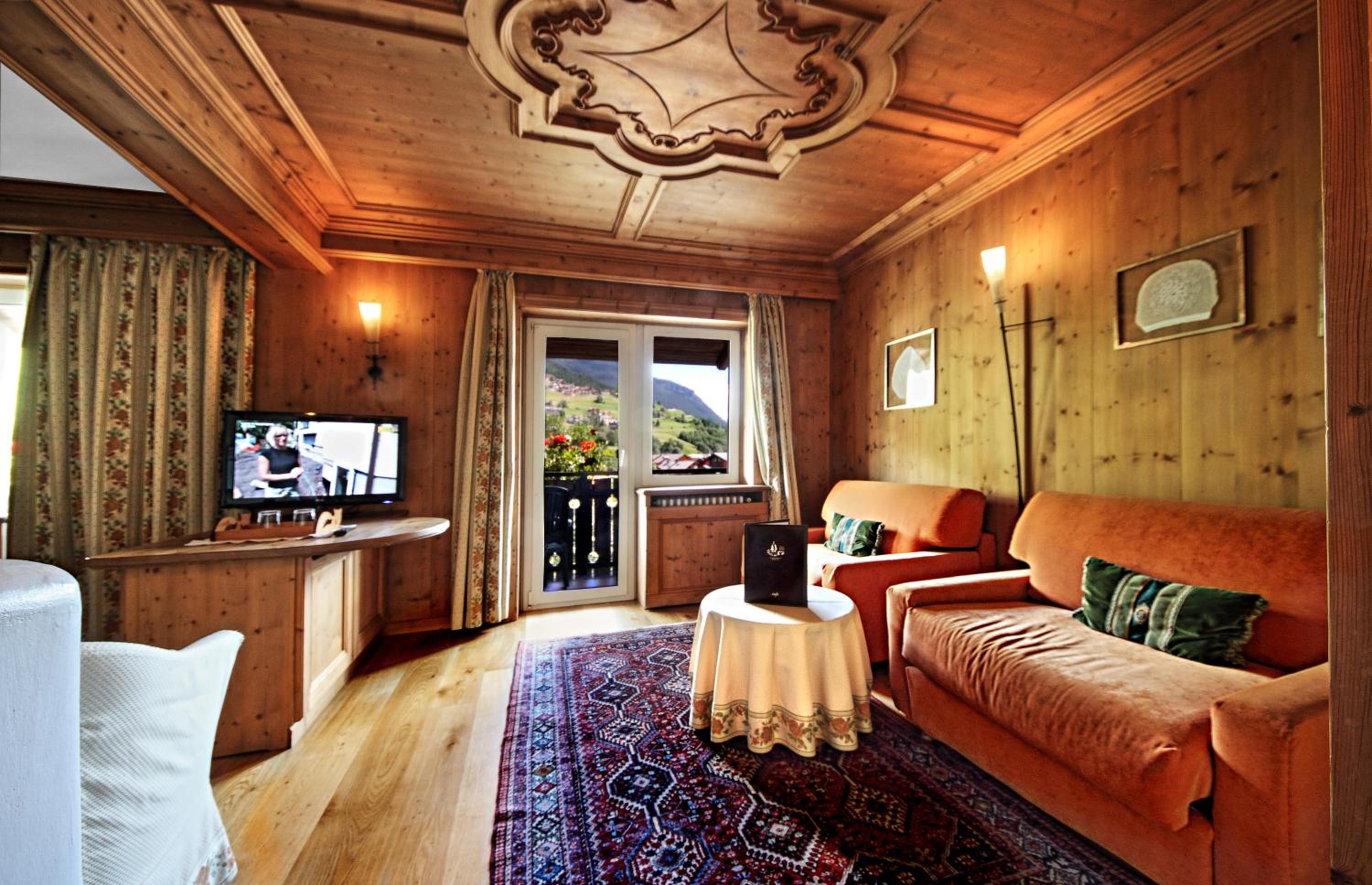 Suite - Photo 19