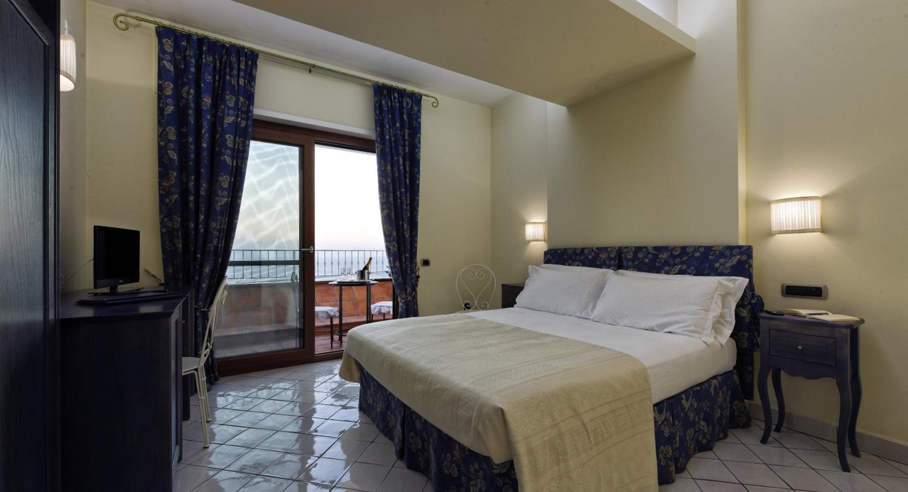Superior Double Room with Sea View and Terrace - Photo 10