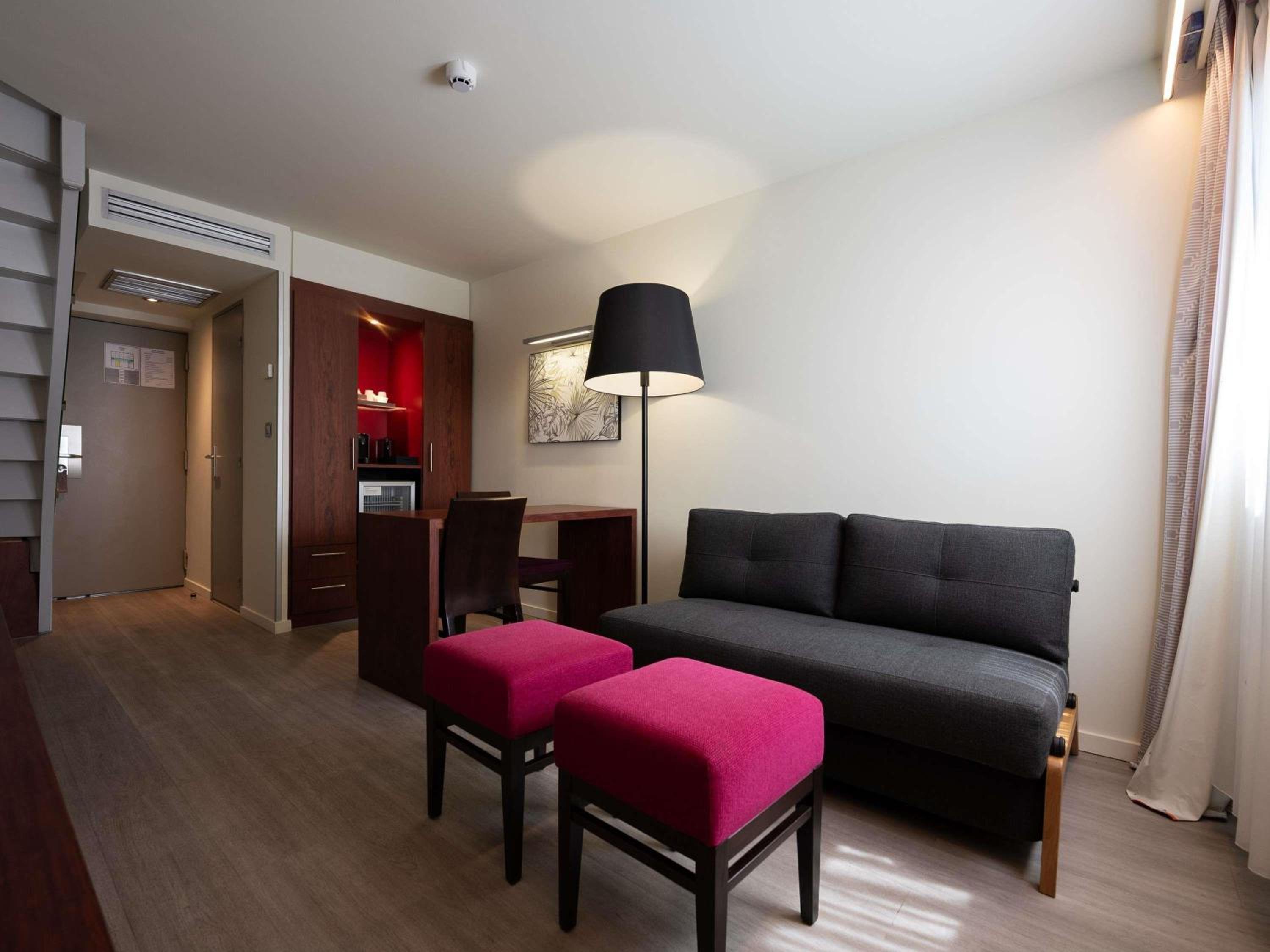 Standard Double Room with Sofa - Photo 7