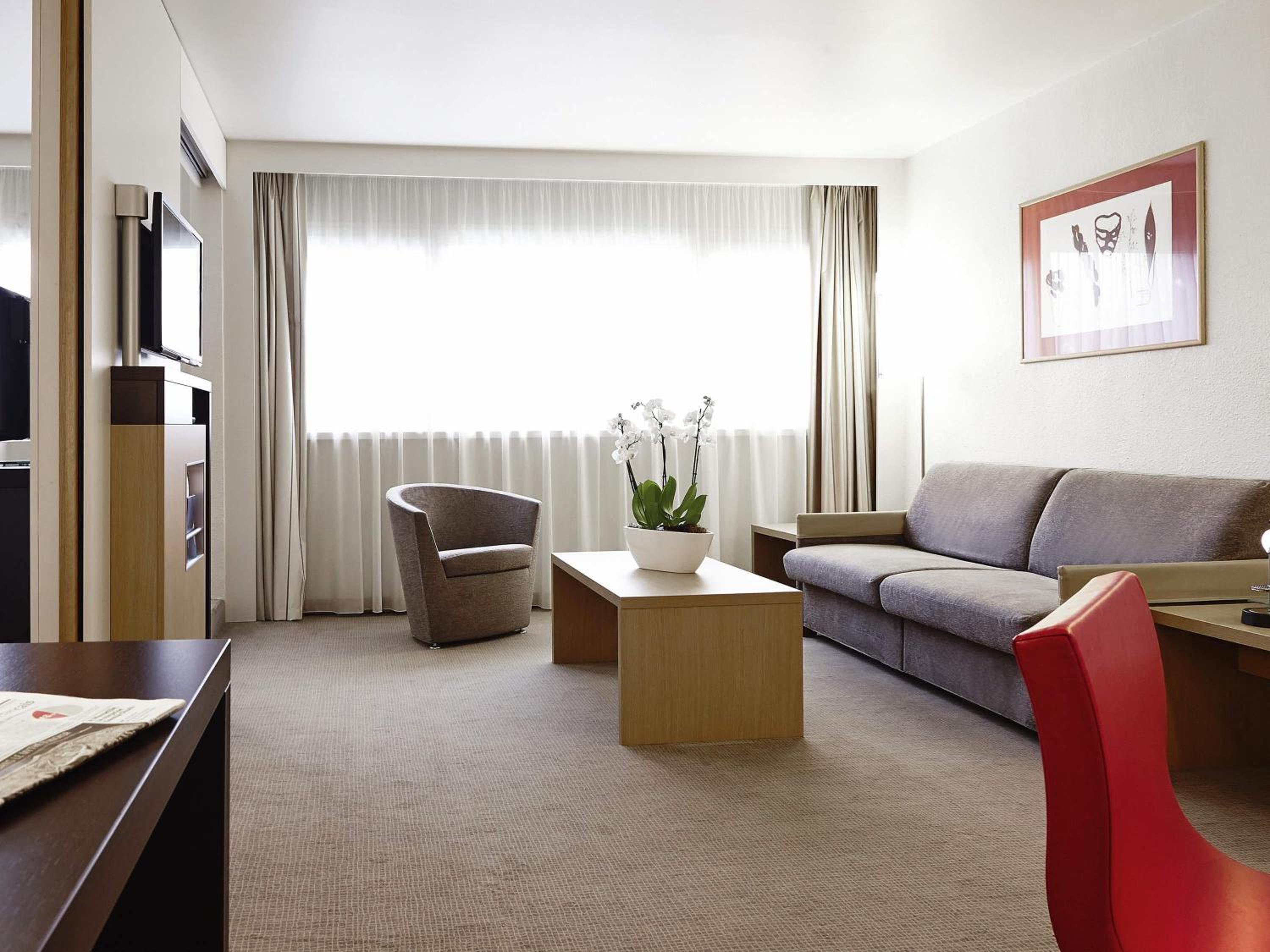 King Suite with Golf Course View - Photo 4