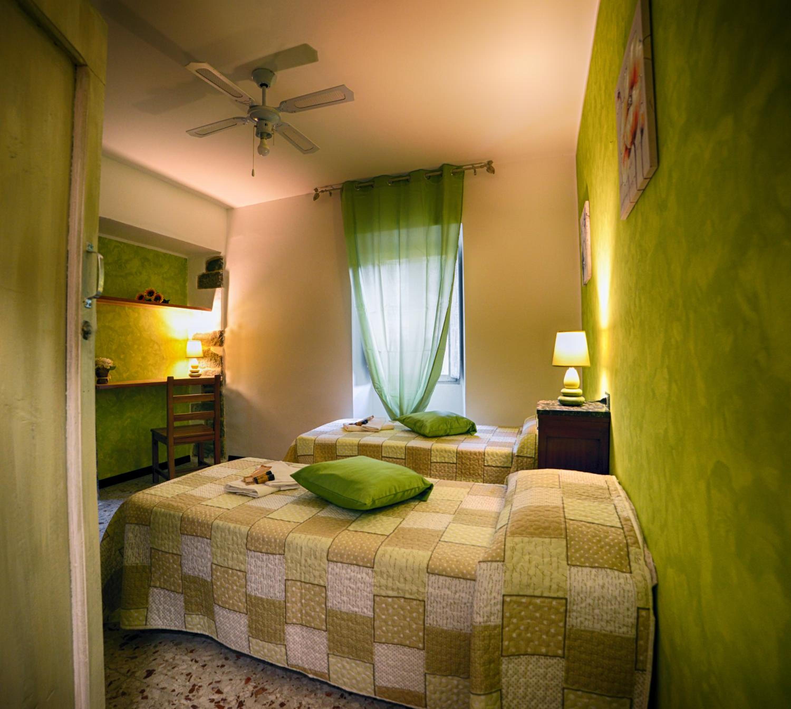Twin Room with Private Bathroom photo 1