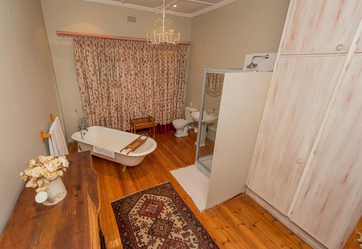 Twin Room with Bathroom - Photo 3