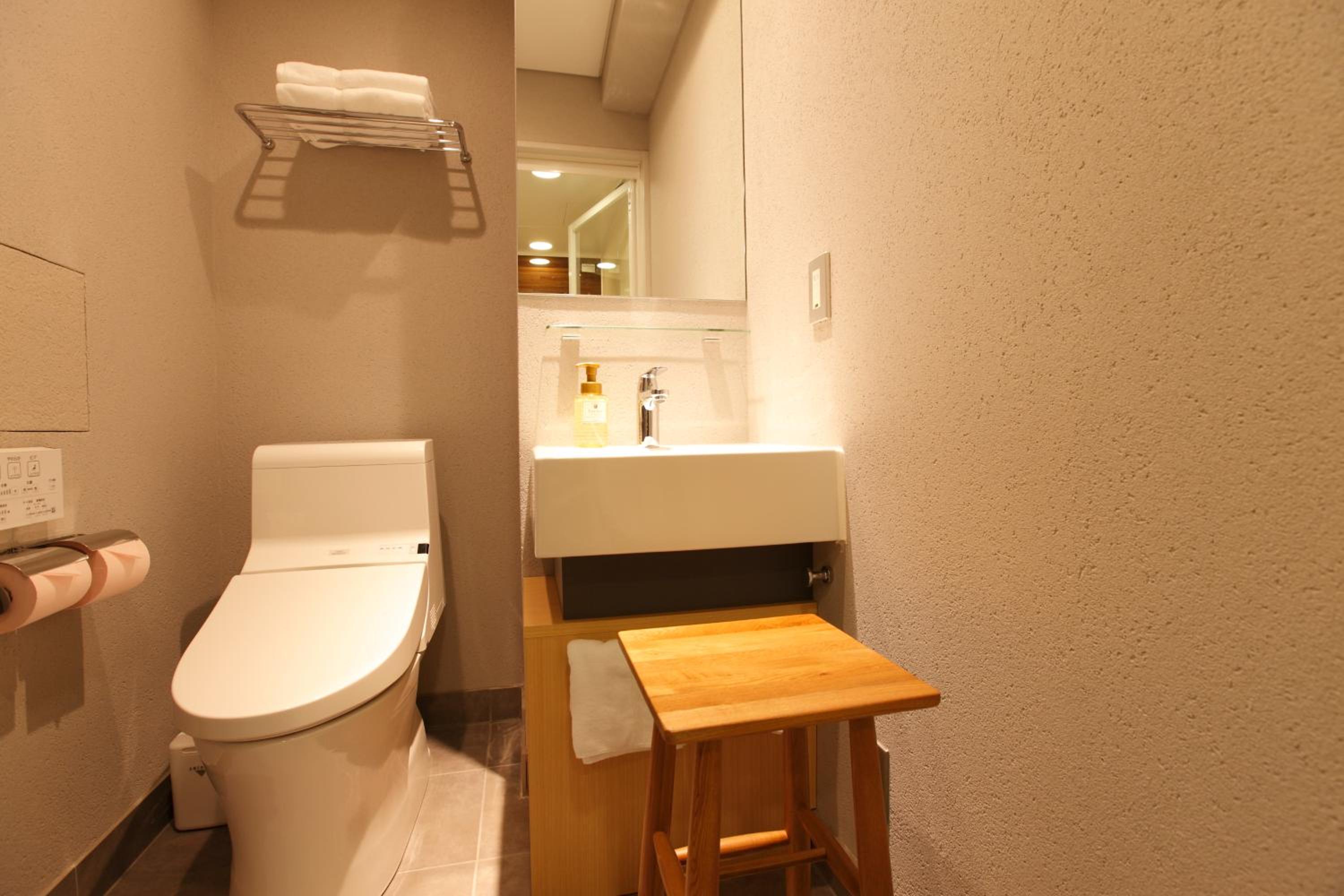 Twin Room - Non-Smoking photo 3