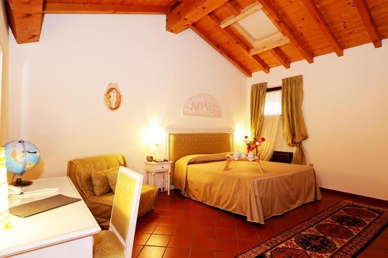 Triple Room - Photo 13
