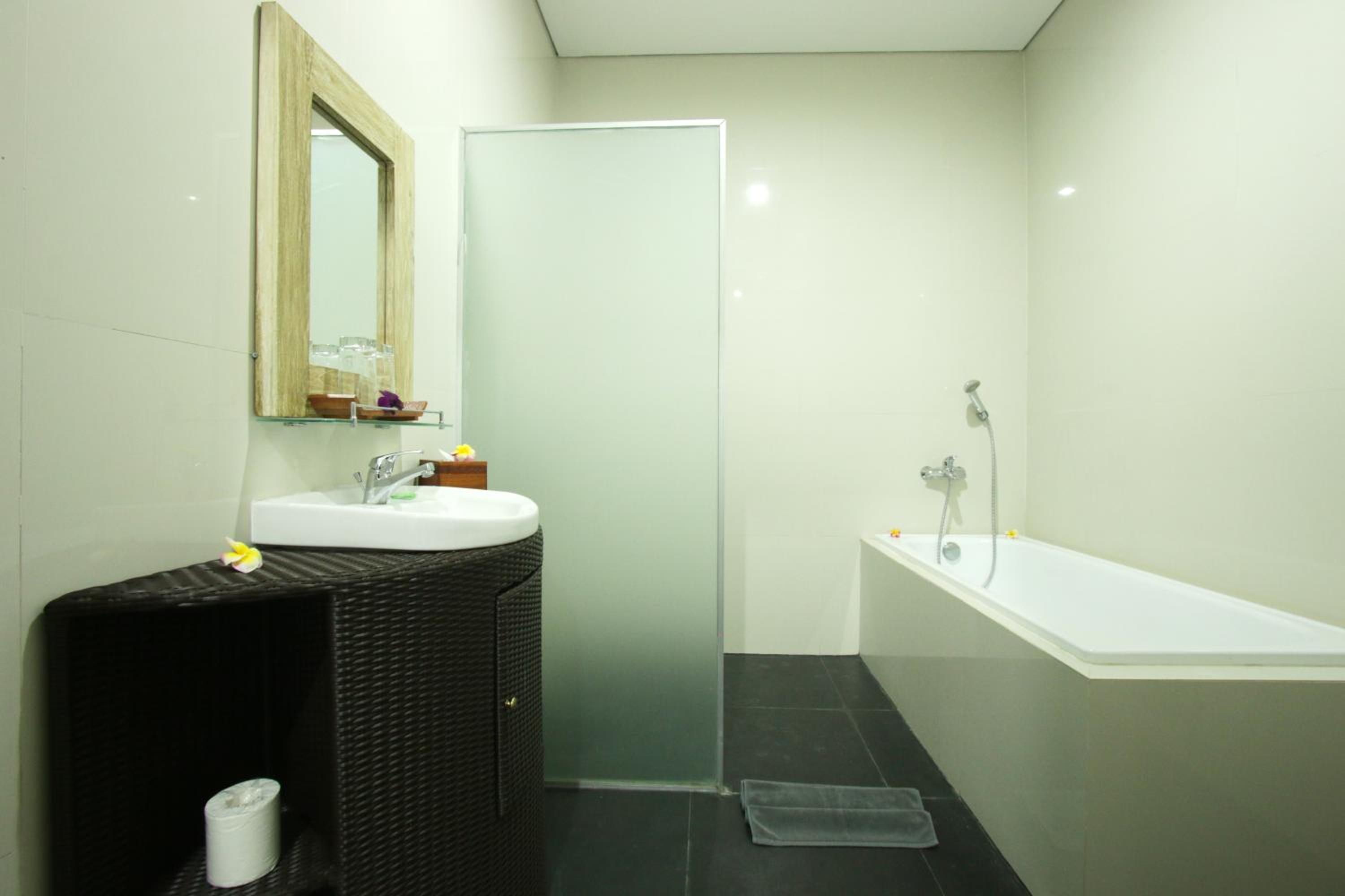 Deluxe Double Room - Photo 19