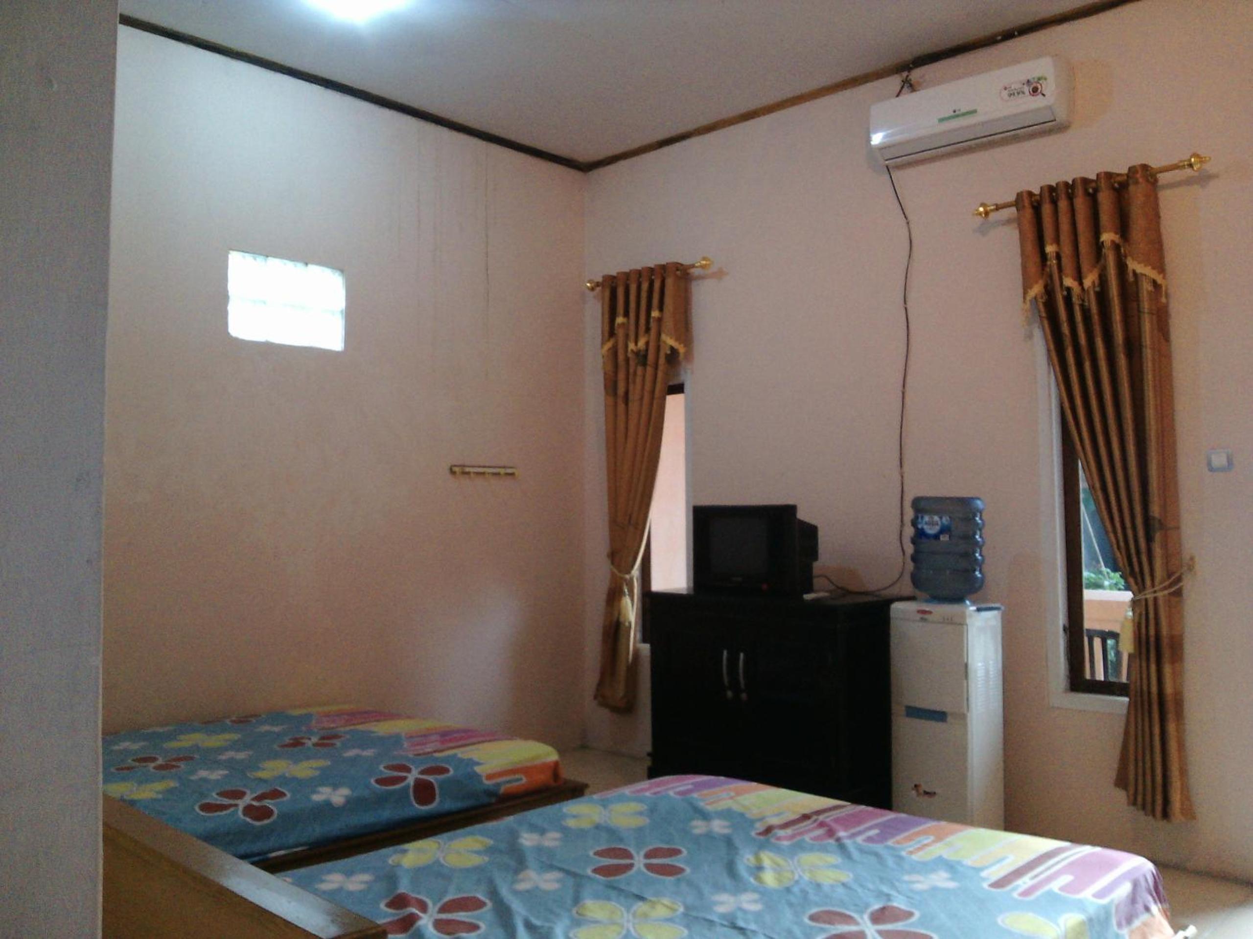 Family Room - Photo 5