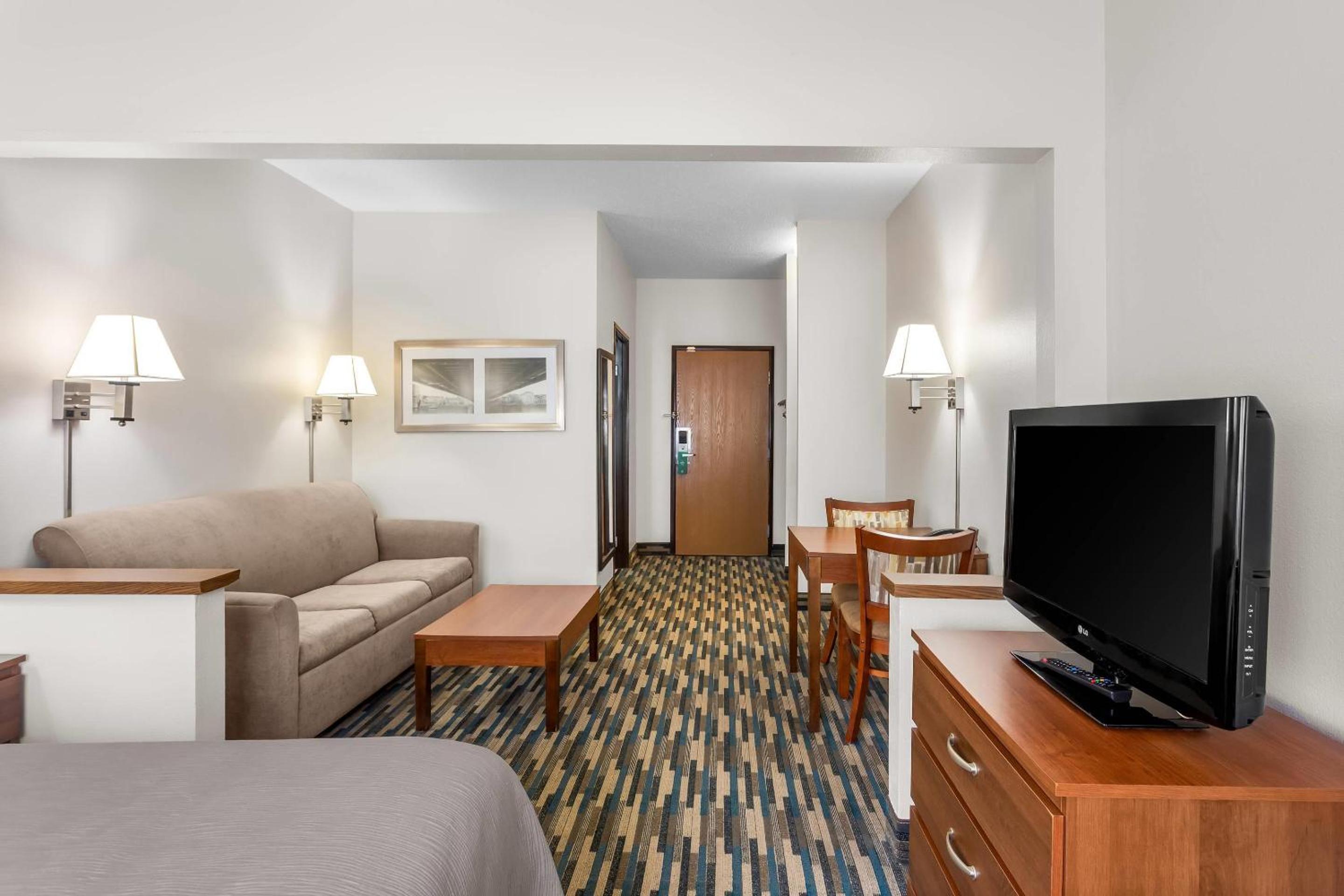 One Room Suite with Sofa bed - Non Smoking photo 2