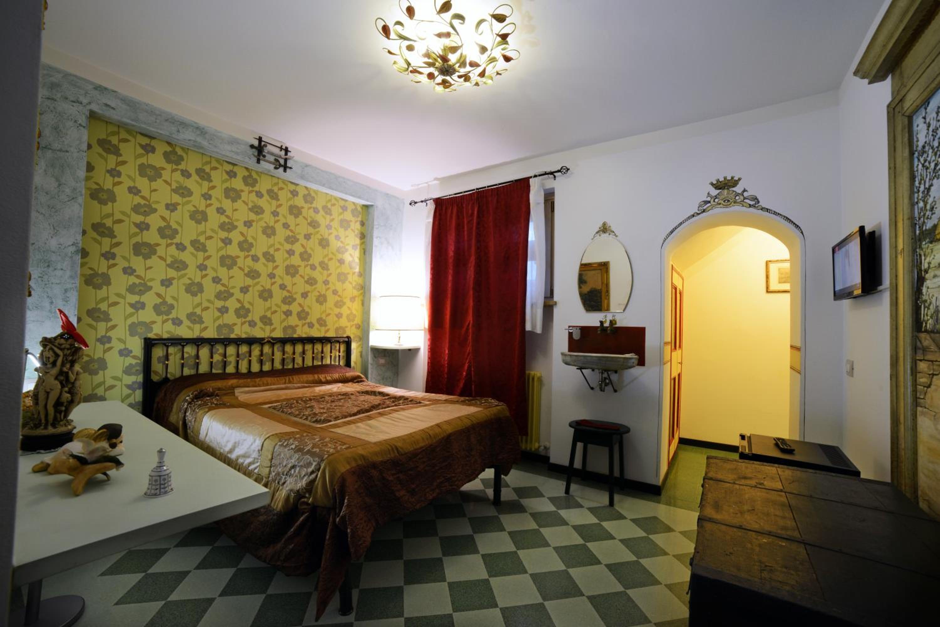 Small Double Room photo 1