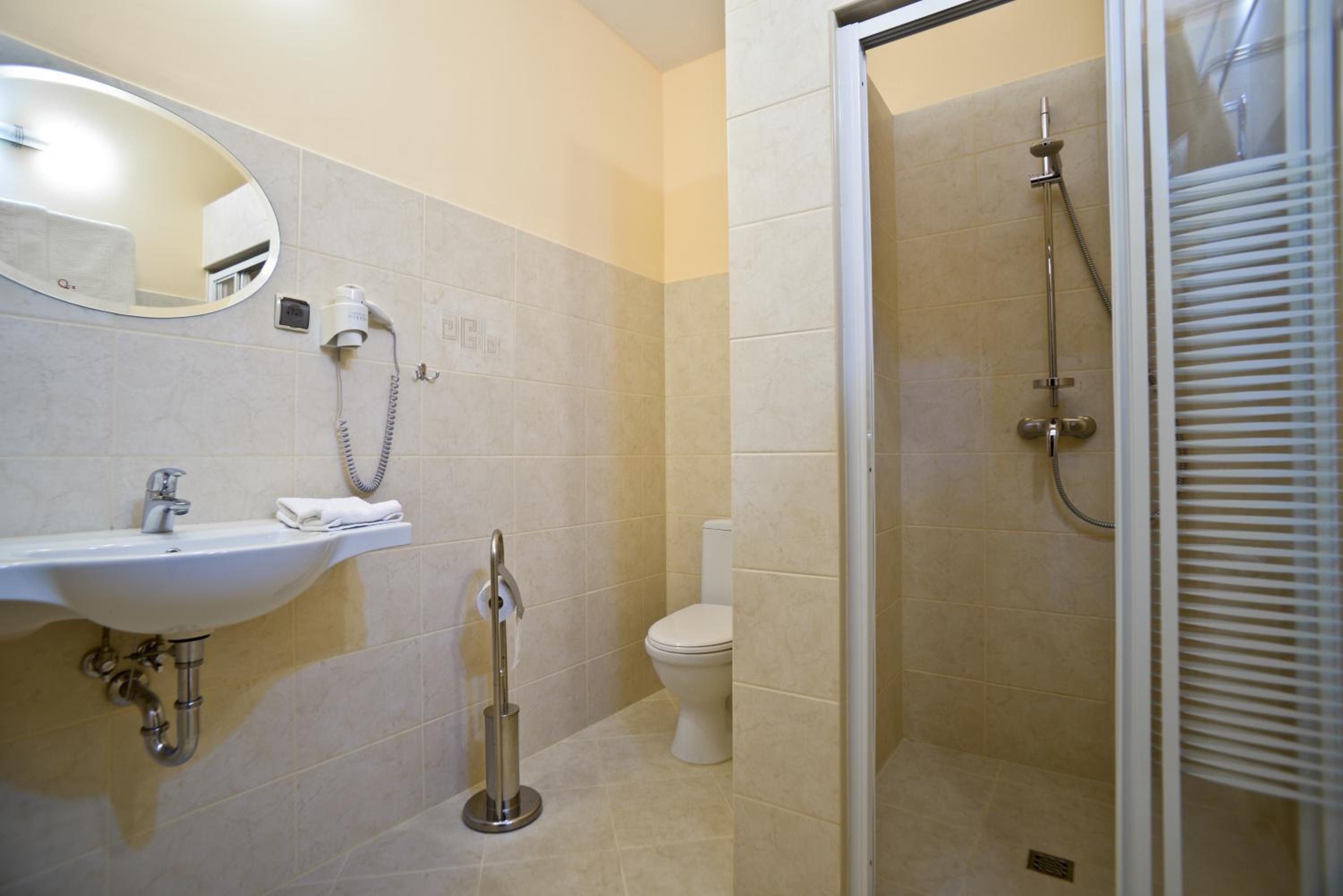 Twin Room - Photo 5
