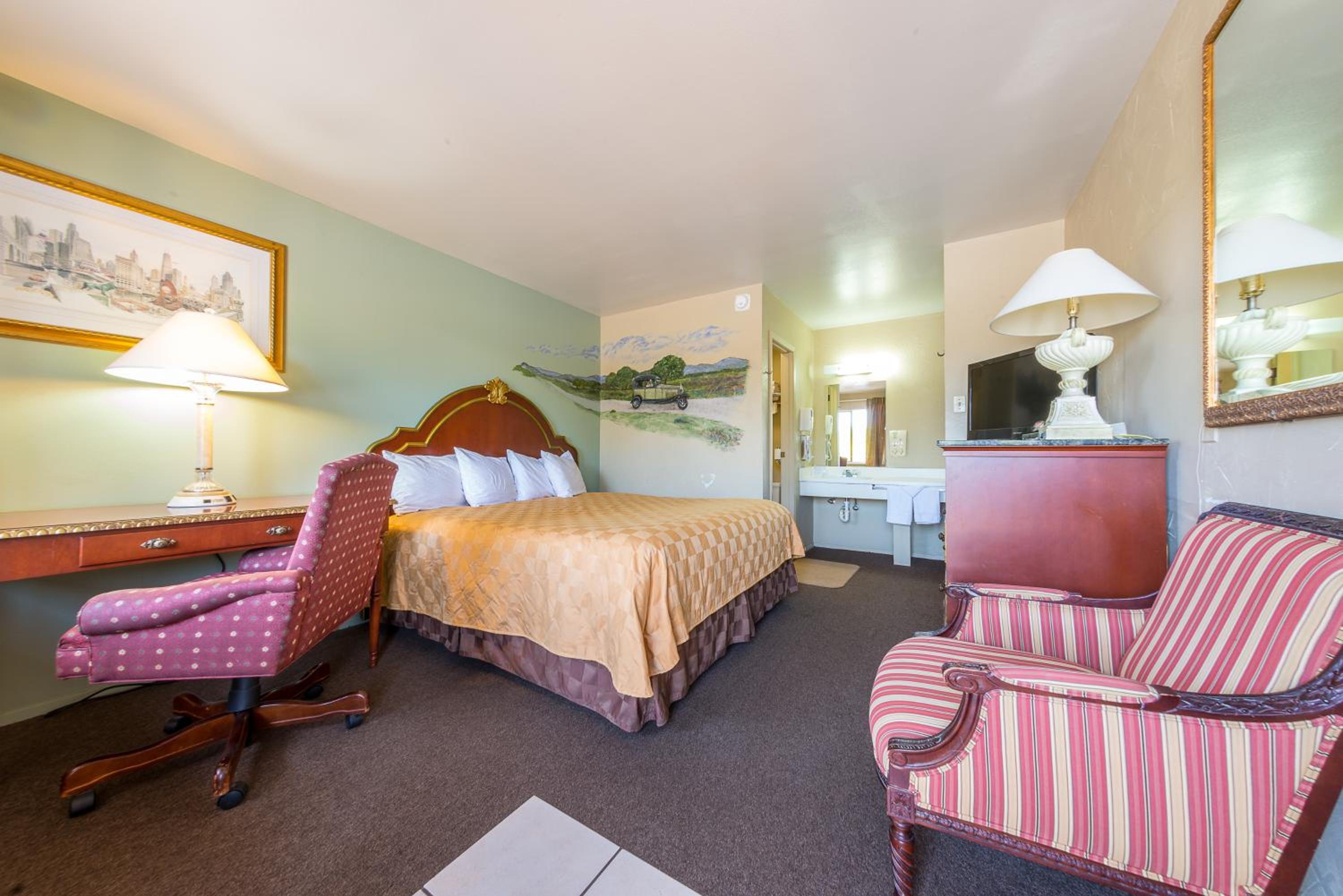 King Room - Non-Smoking - Photo 6