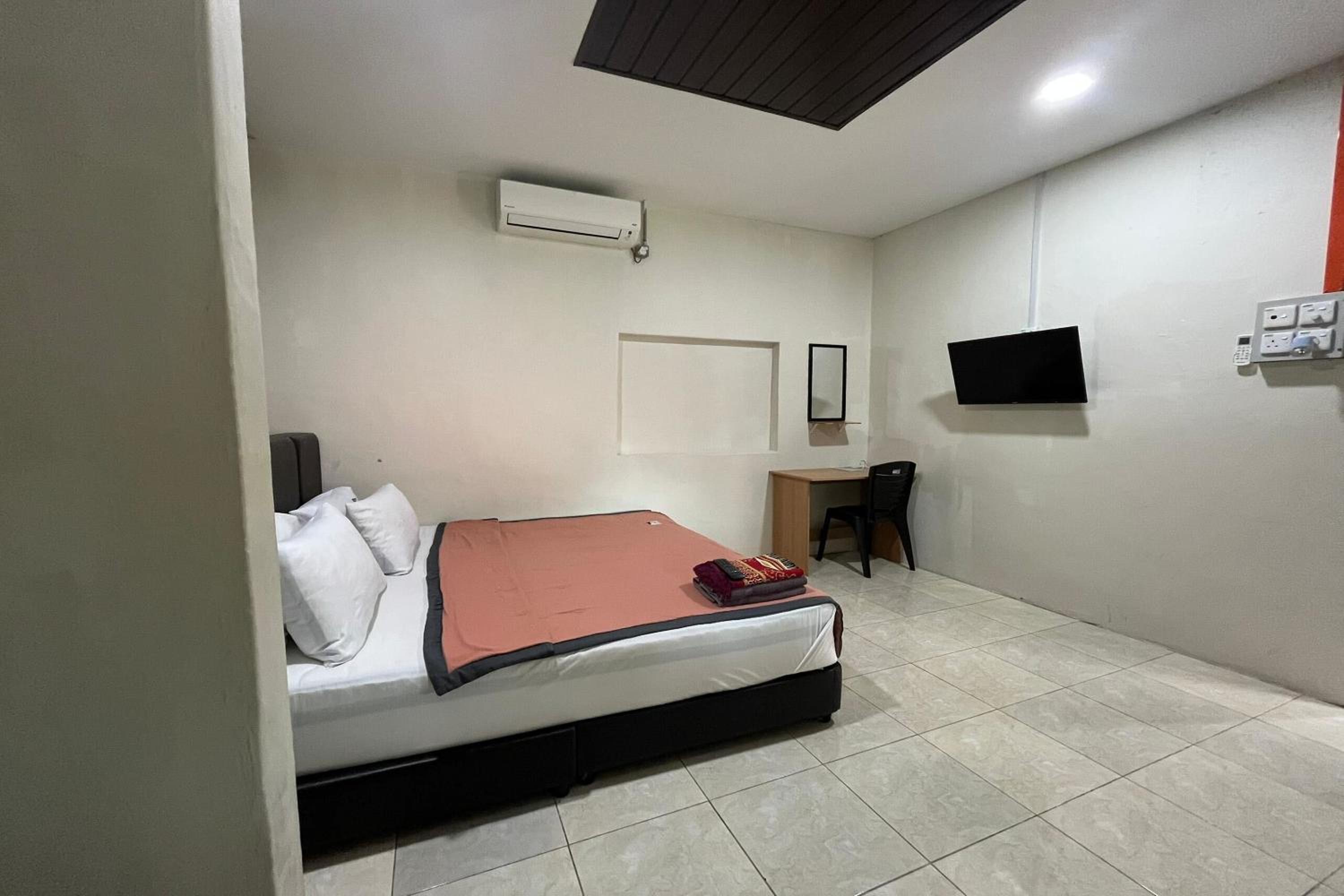 Budget Double Room photo 2