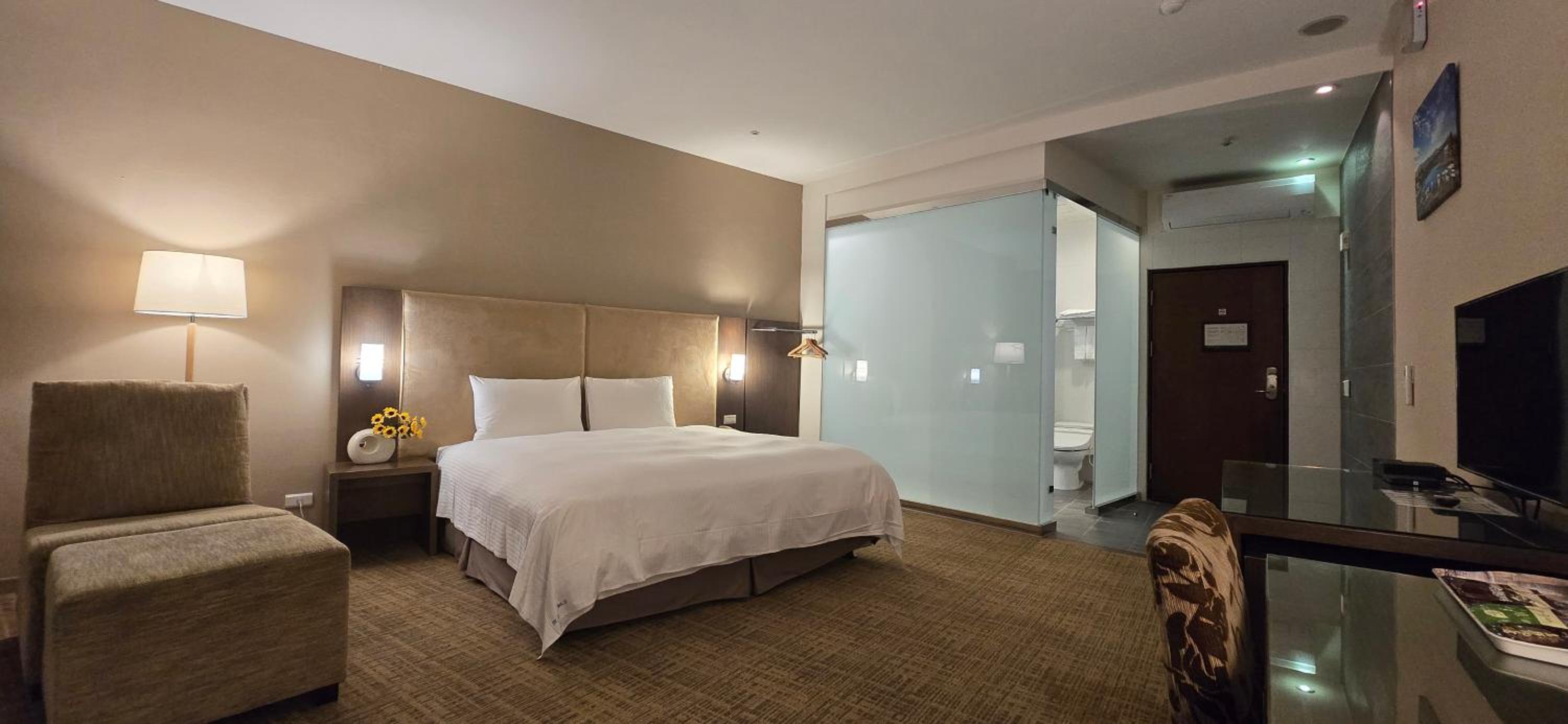Economy Double Room without Window - Photo 6