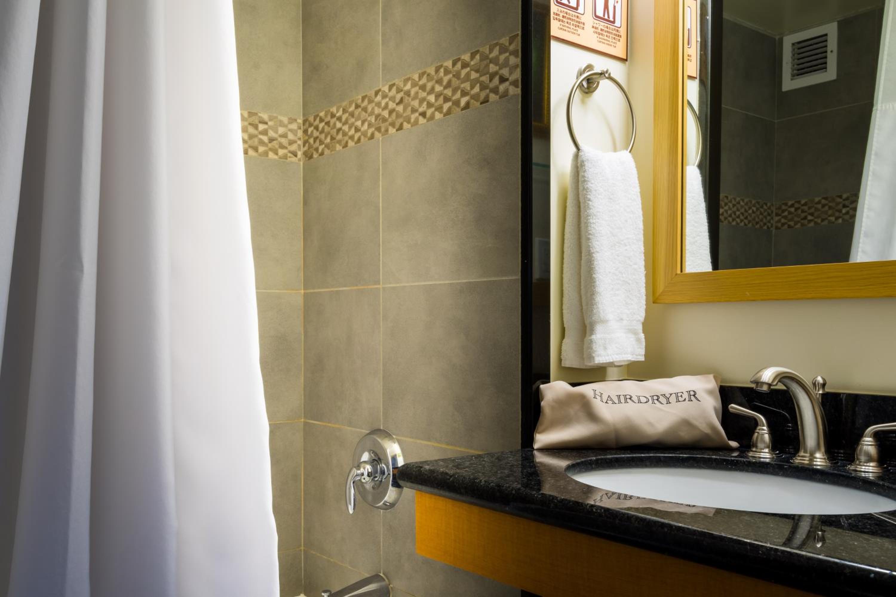 Family Suite - Photo 9
