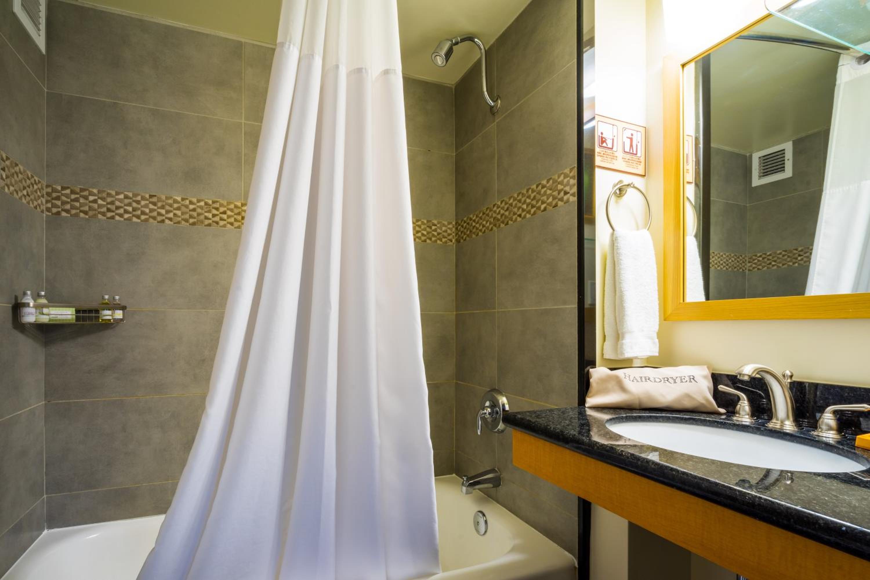 Family Suite - Photo 10