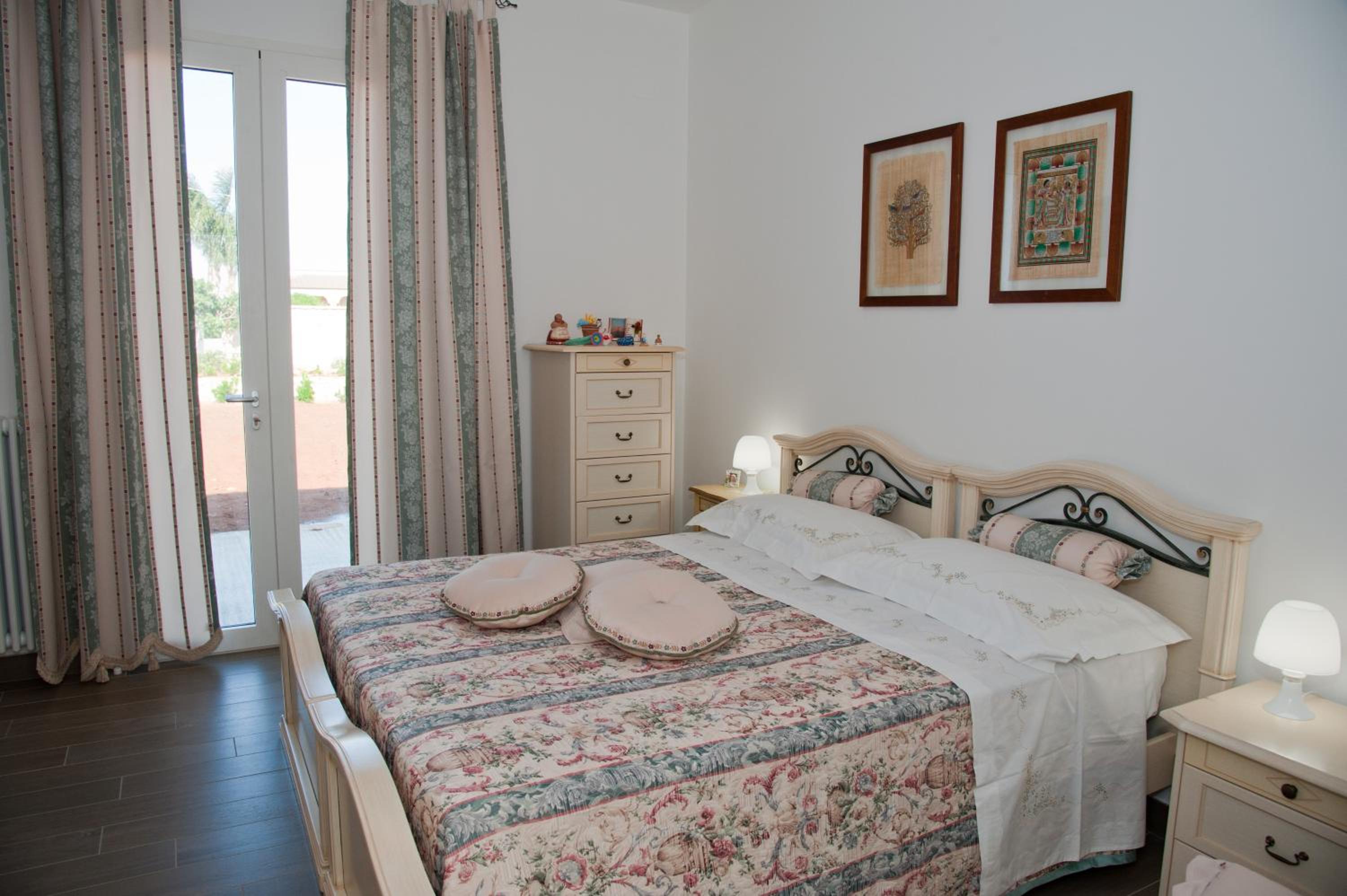 Double or Twin Room with Private Bathroom photo 3
