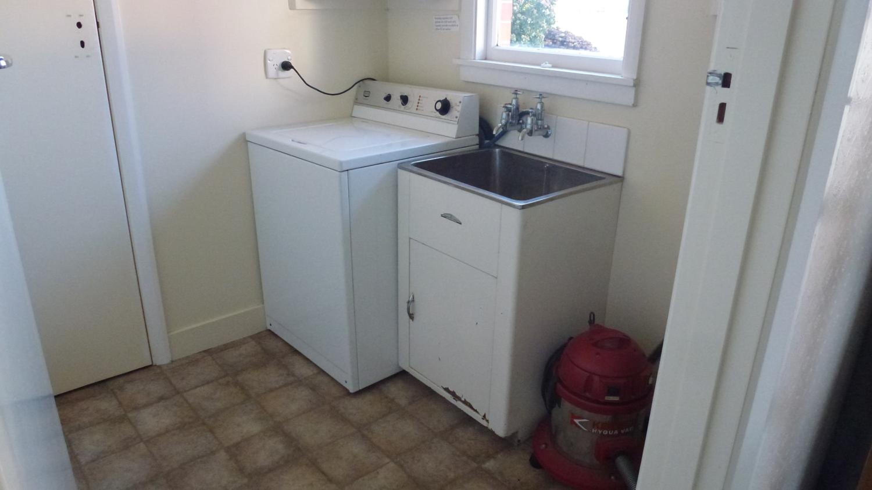 Three-Bedroom House photo 3