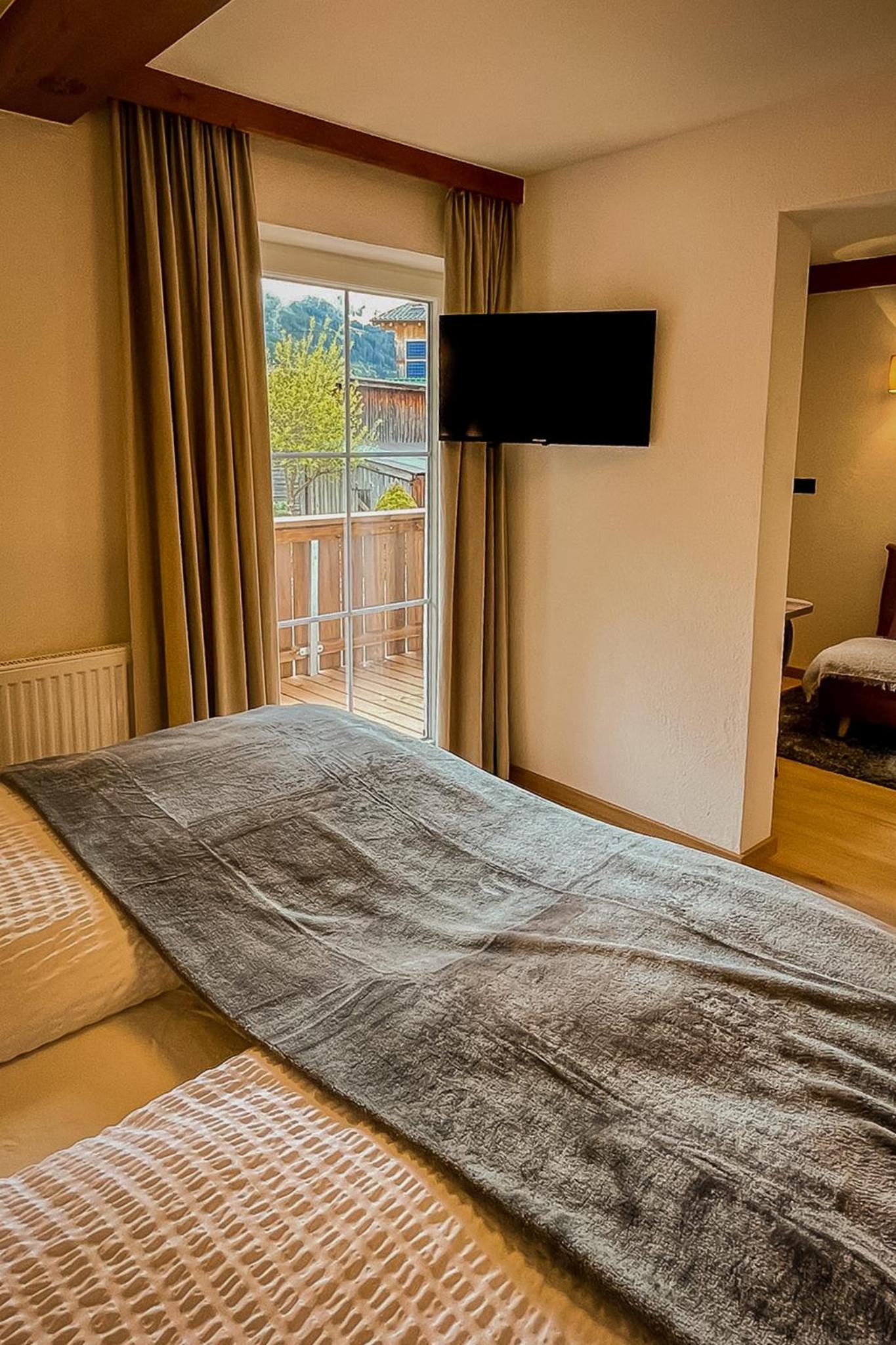 Two-Bedroom Apartment with Mountain View photo 3