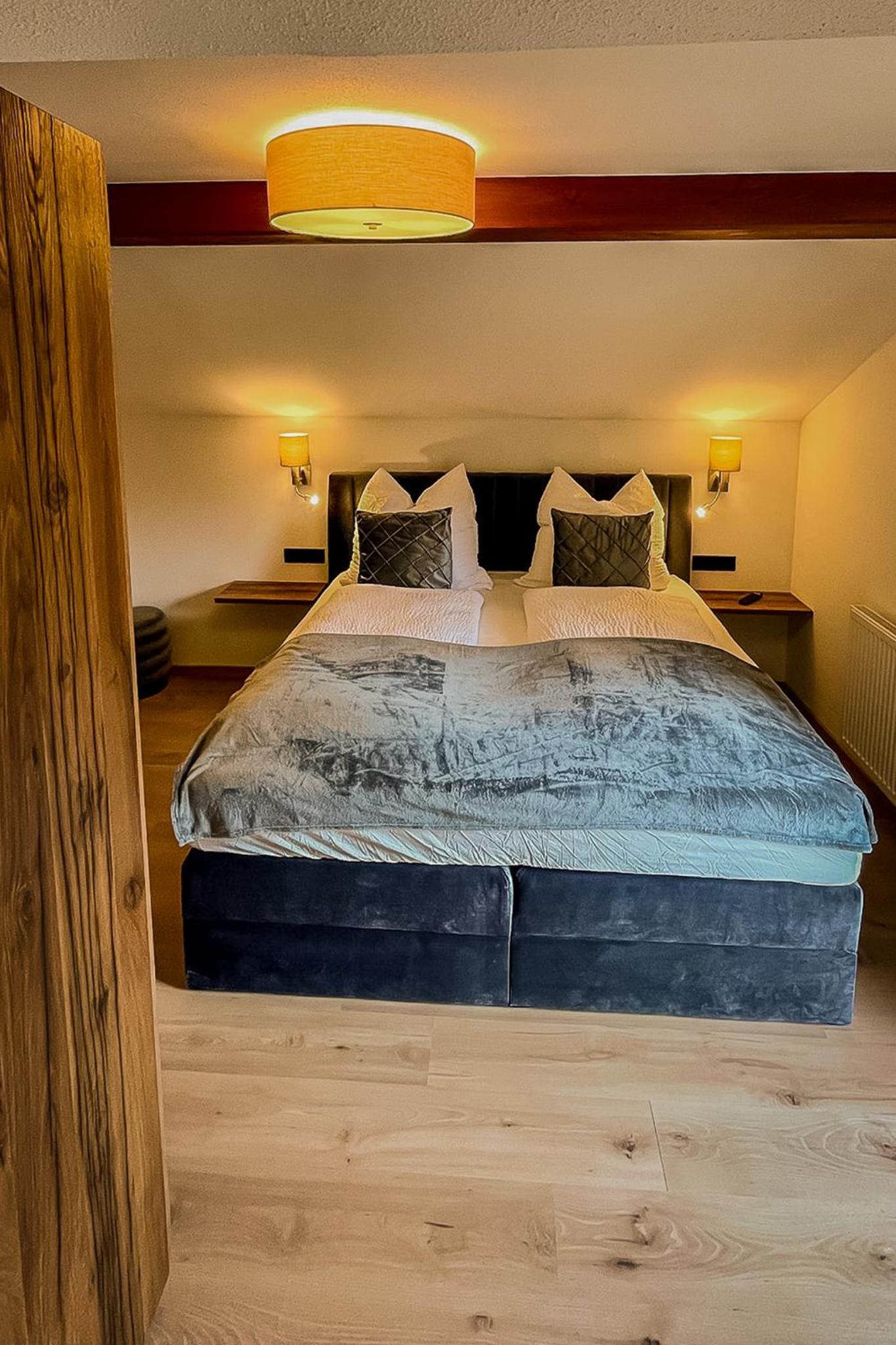 Two-Bedroom Apartment with Mountain View photo 2