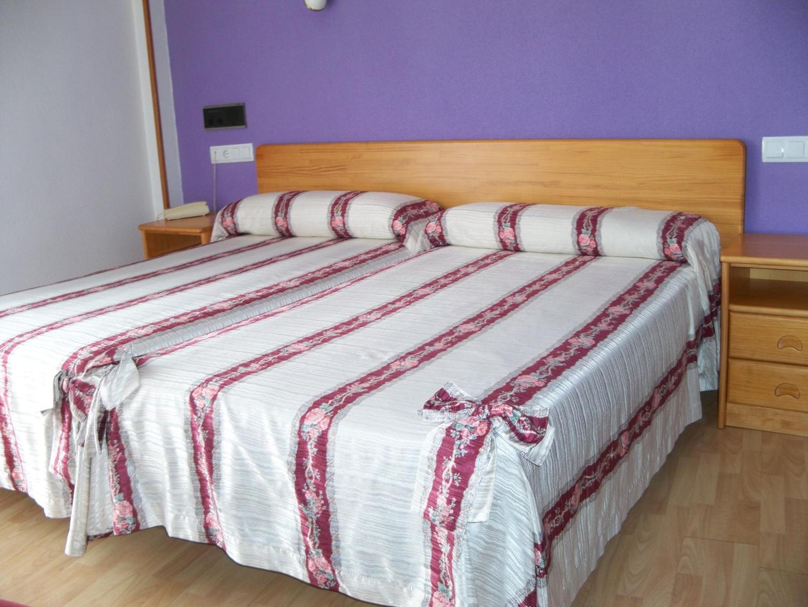 Double or Twin Room - Photo 8