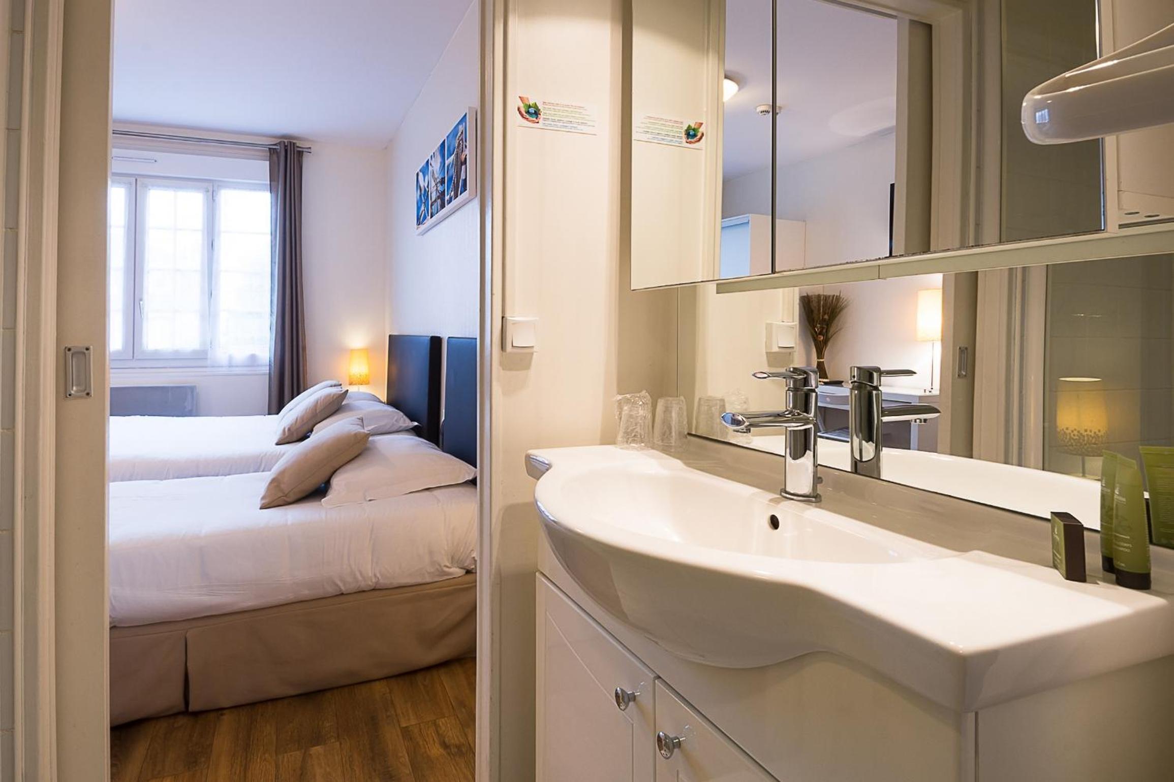 Triple Room with Sea View - Photo 2