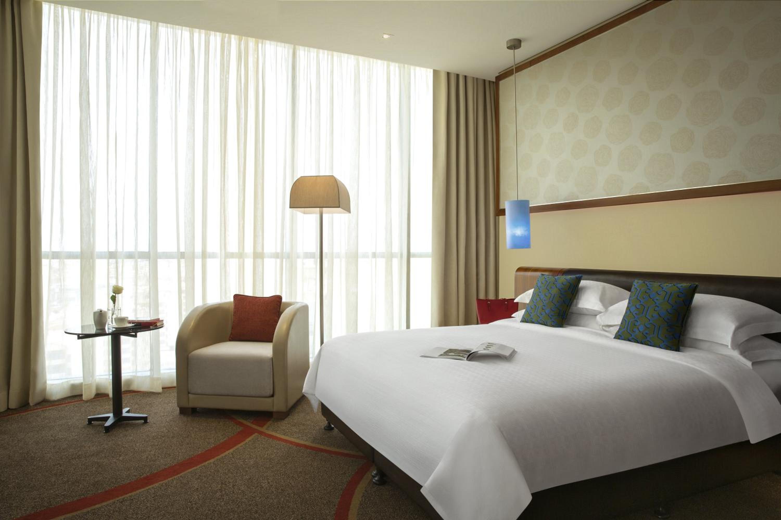 One Bedroom Suite with Lounge Access