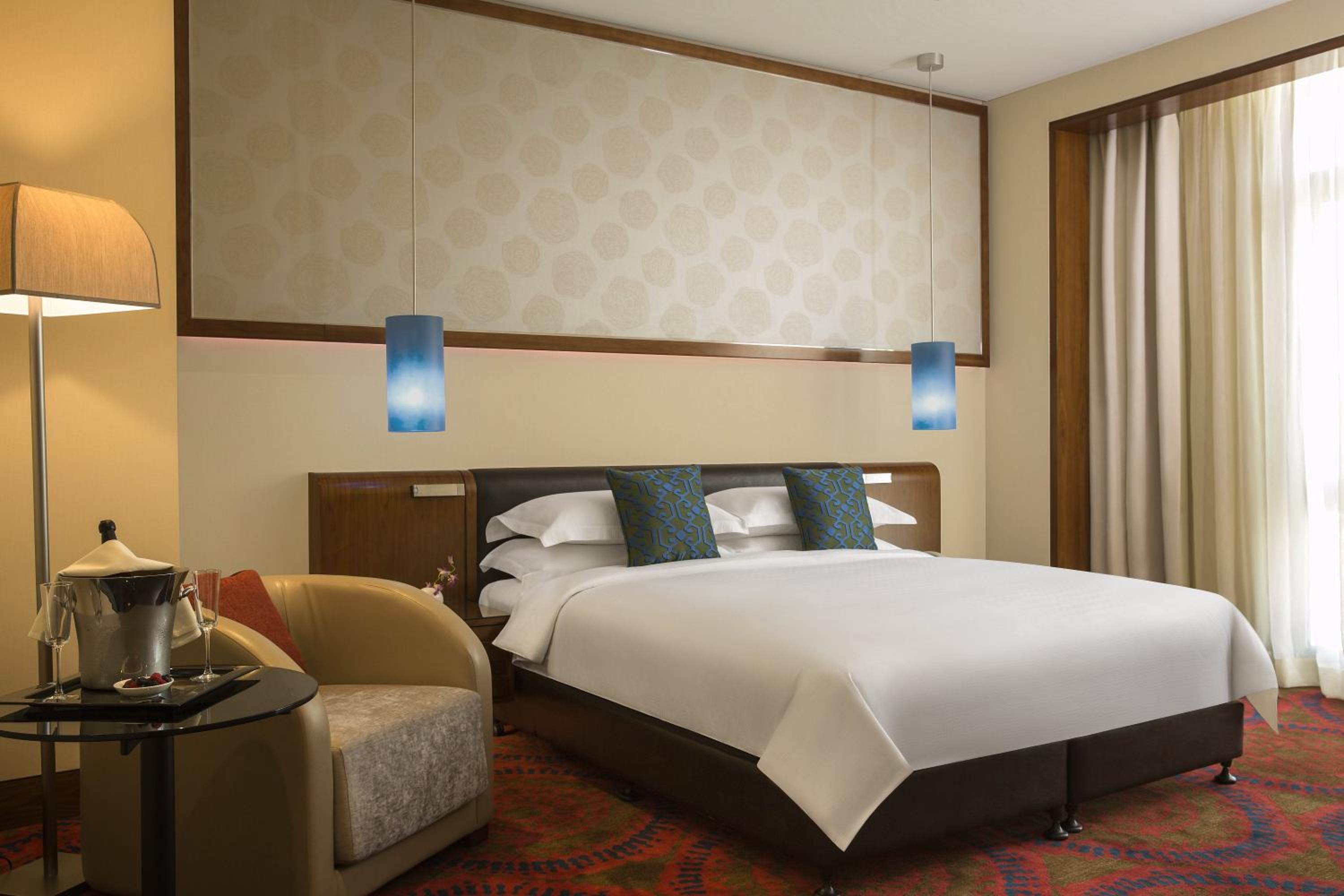 Spacious One Bedroom Suite with Lounge Access