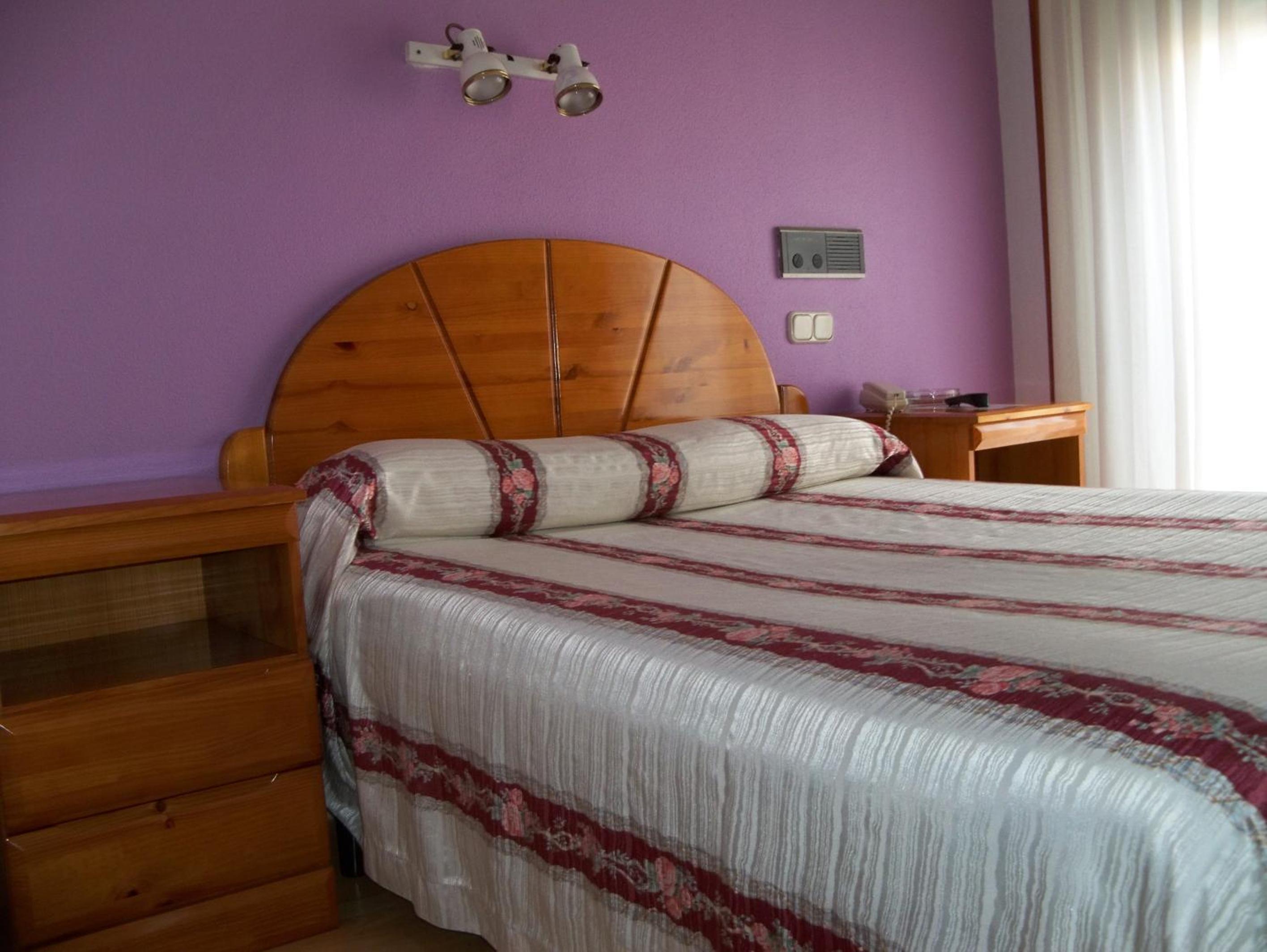 Double or Twin Room - Photo 4